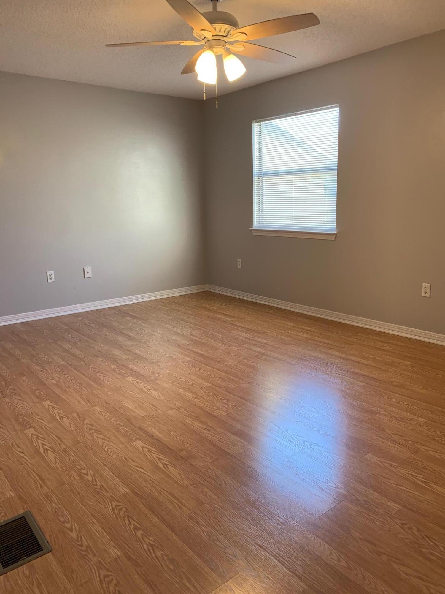 FOREST VIEW T/H - Residential Lease