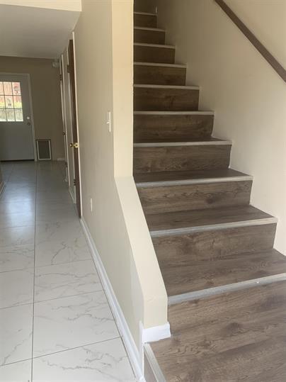 VIKING MANOR PH 1 - Residential Lease