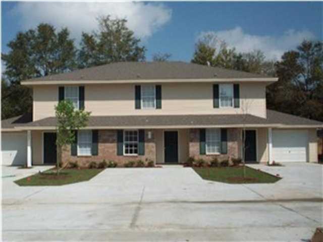 (Available 11-1-16) Nearly new townhouse in convenient location! Each bedroom has a full bath, lots of closet space, washer/dryer connections. Lawn service is provided by the owner and lawn has a sprinkler system. Driveway has side by side parking for 2 cars.