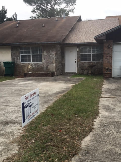 WELLINGTON MANOR - Residential Lease