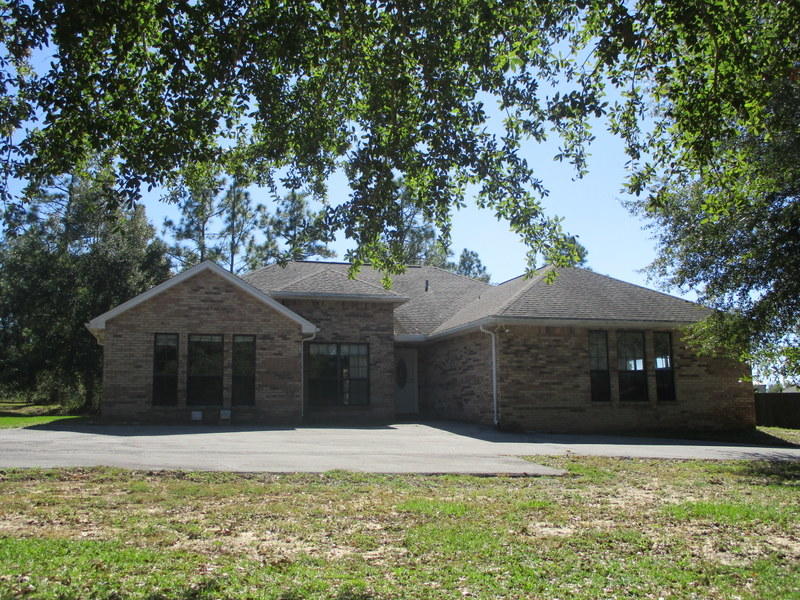 Built in 1994, this 1886sf 3 bedroom 2 bath all brick exterior REO property is just minutes north of the high school and a definite must see. Home rests on .93 acres and has side entry garage, split bedroom design and enclosed sunroom/patio room. A little TLC will go along with with this property. Call today for your viewing!