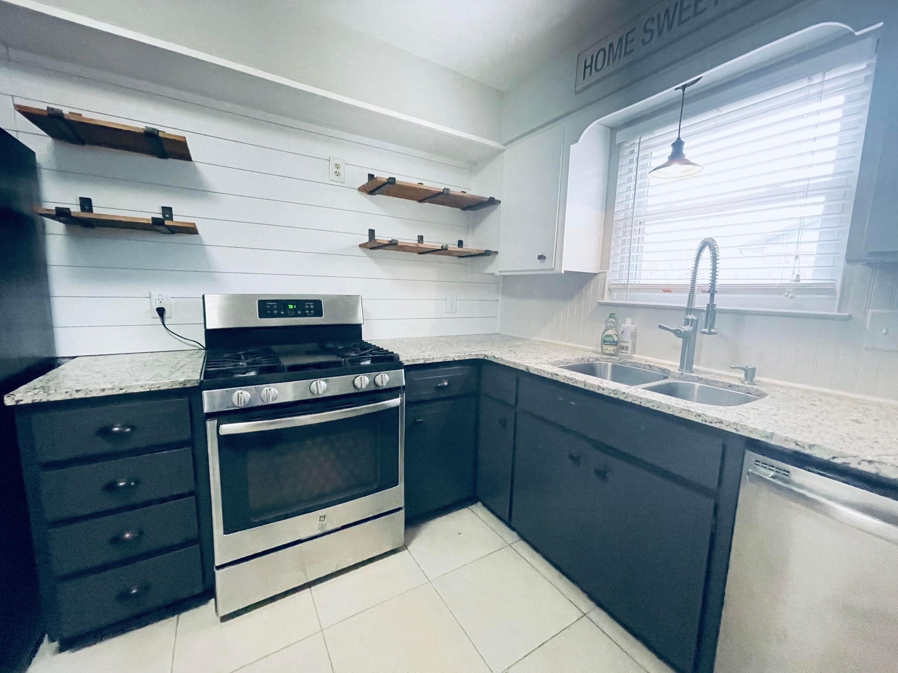 MARY ESTHER MANOR - Residential Lease
