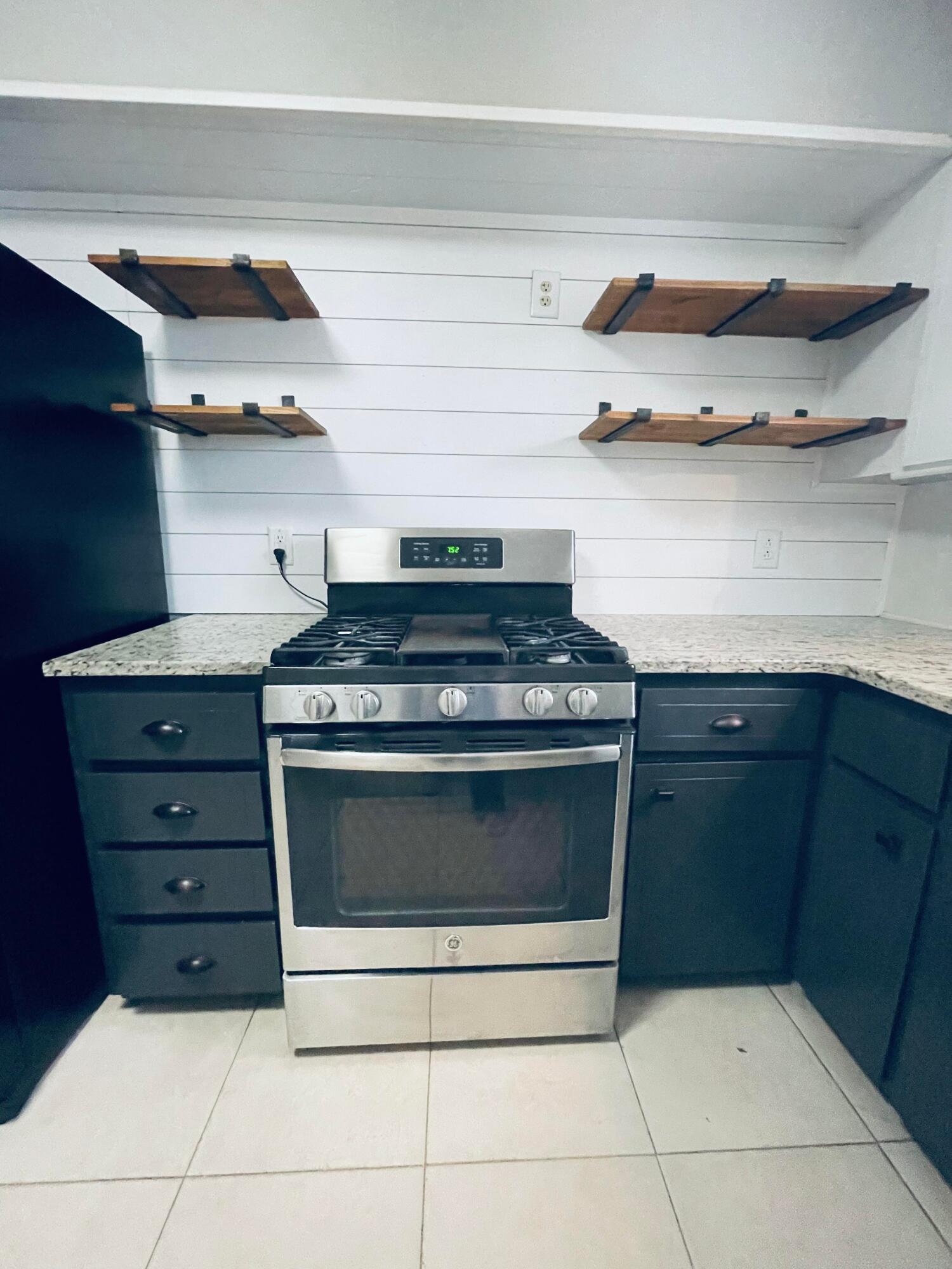 MARY ESTHER MANOR - Residential Lease