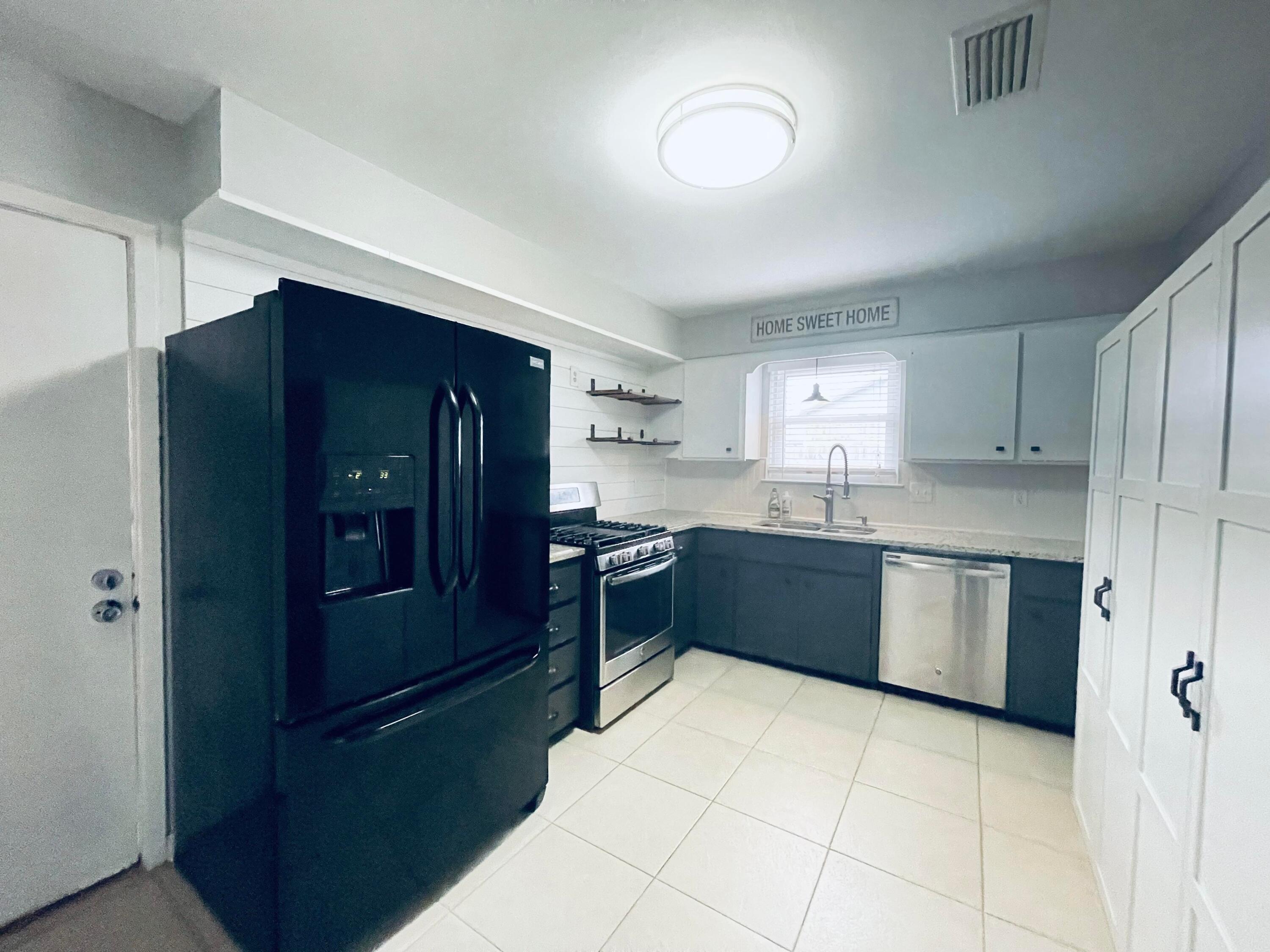 MARY ESTHER MANOR - Residential Lease