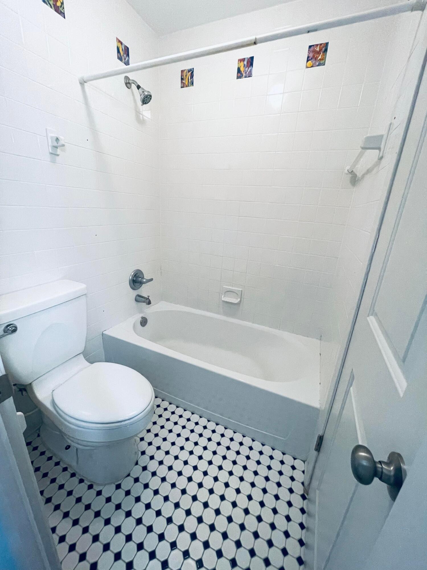 MARY ESTHER MANOR - Residential Lease