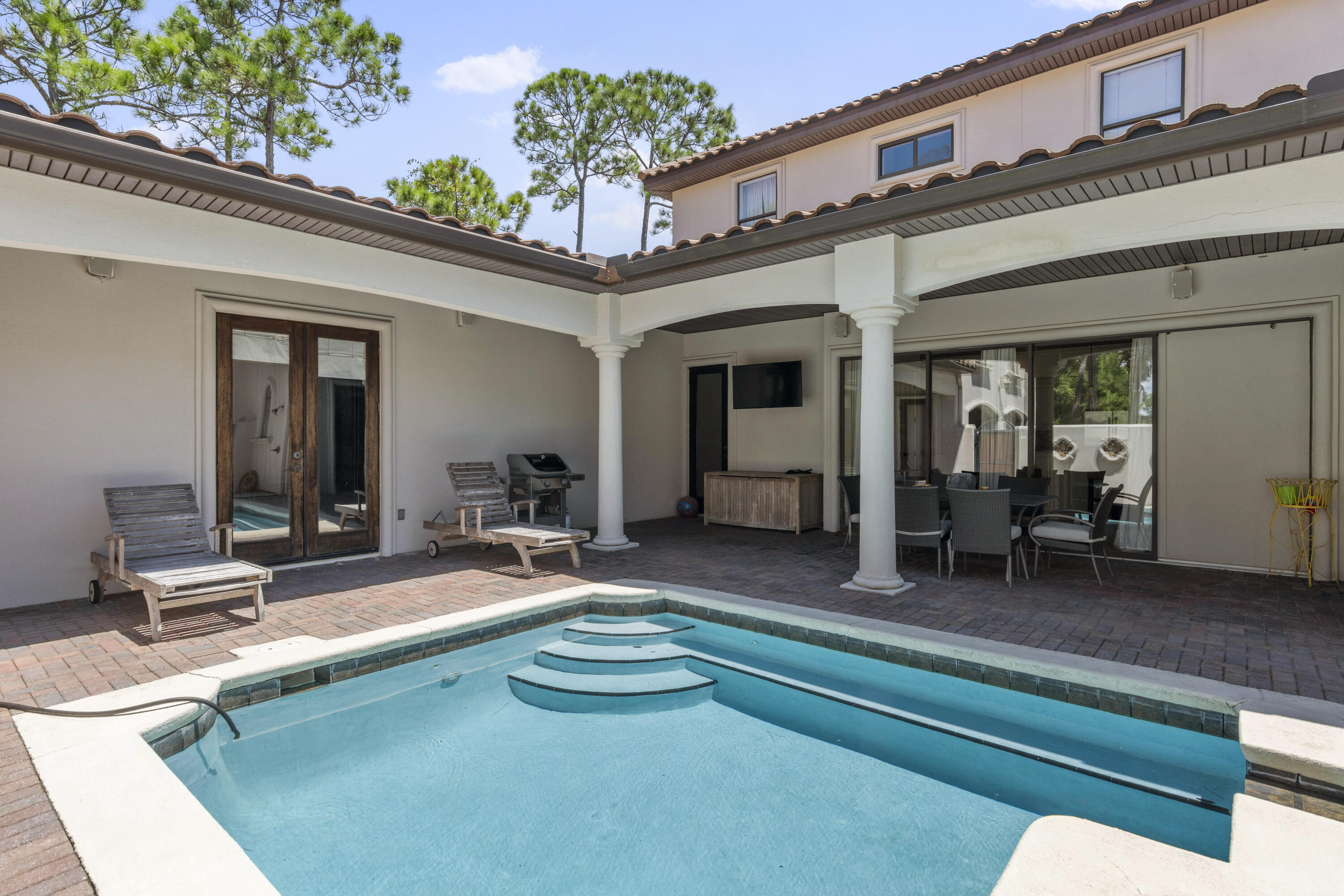 EMERALD WATERS VILLAGE - Residential