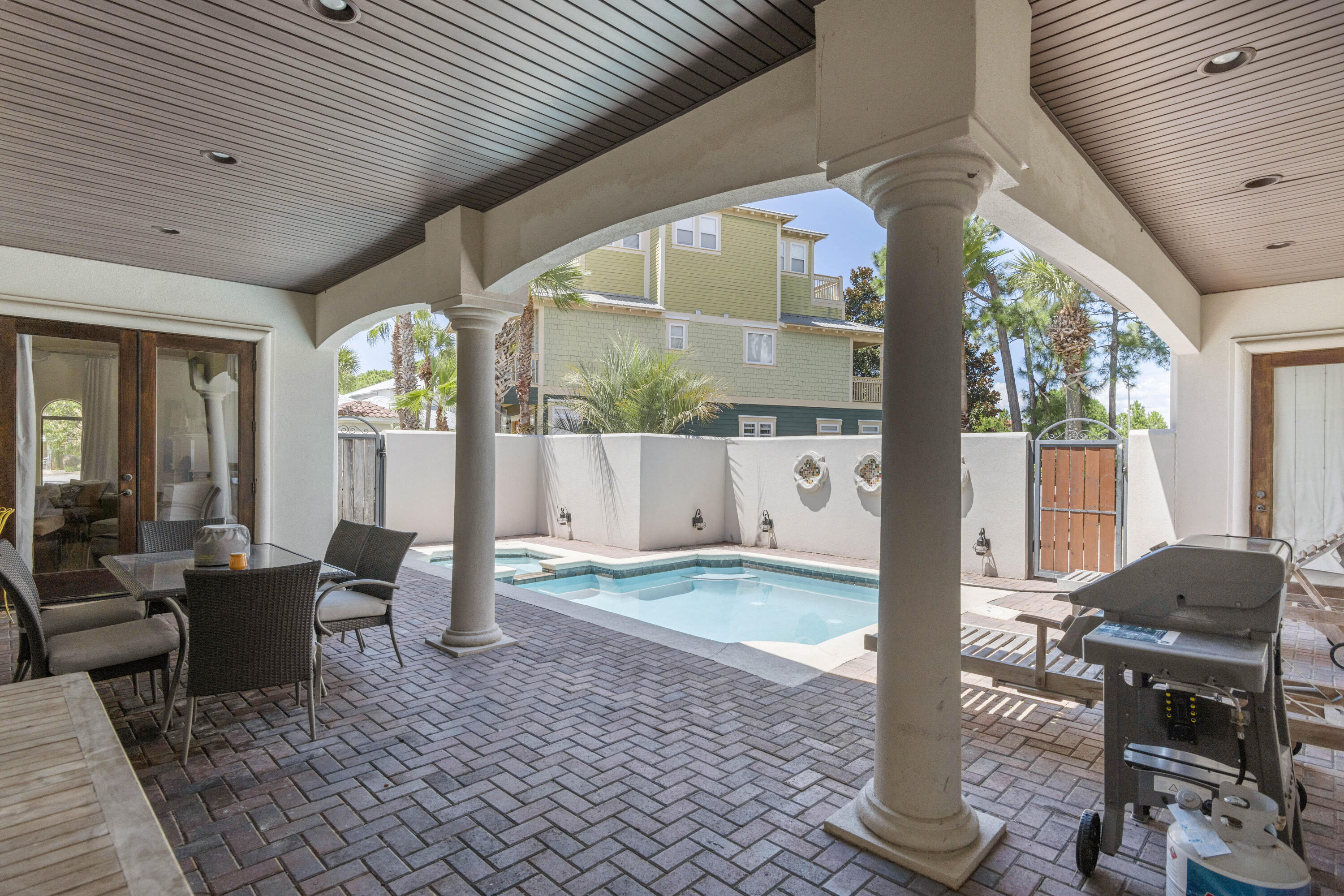 EMERALD WATERS VILLAGE - Residential