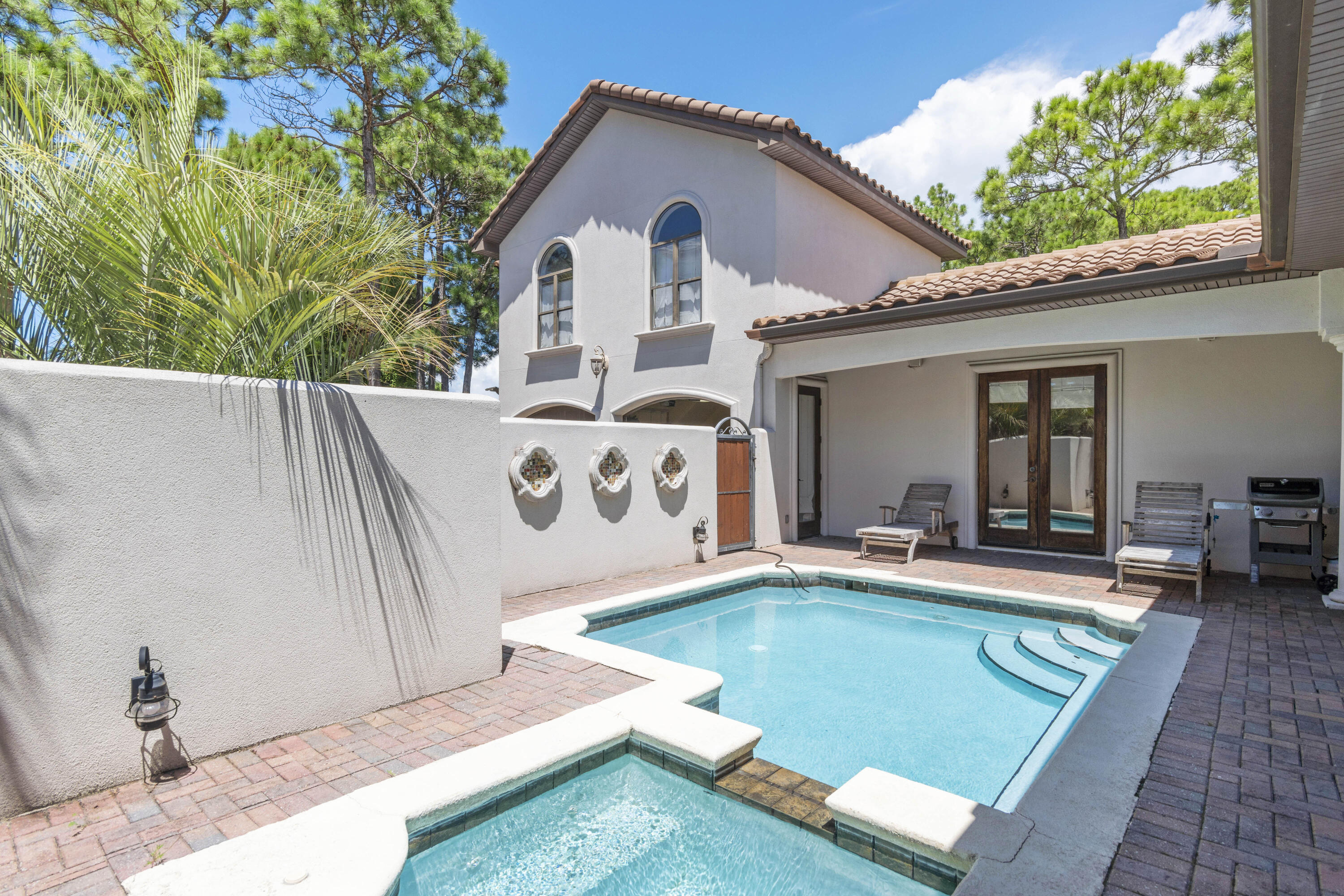 EMERALD WATERS VILLAGE - Residential
