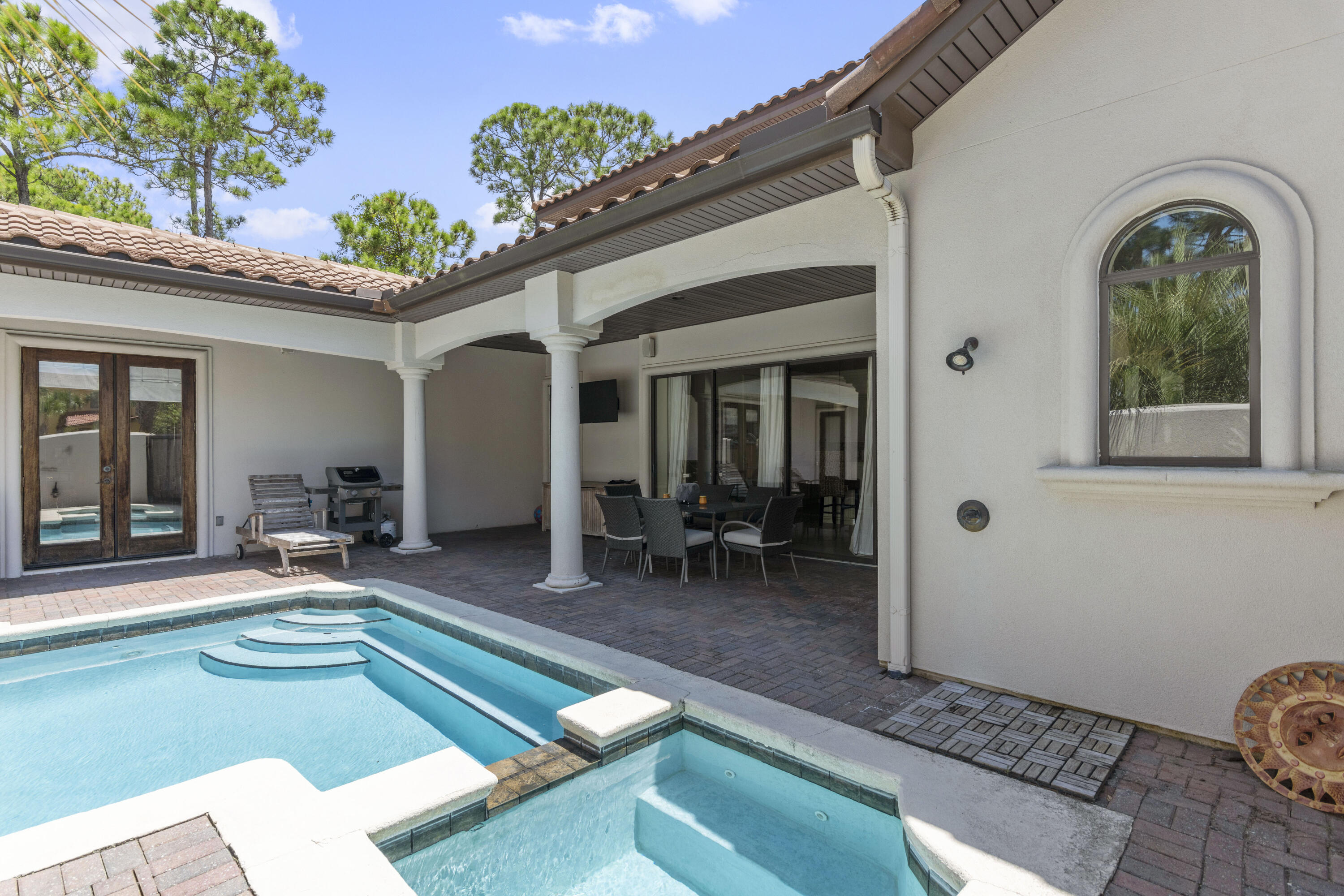 EMERALD WATERS VILLAGE - Residential