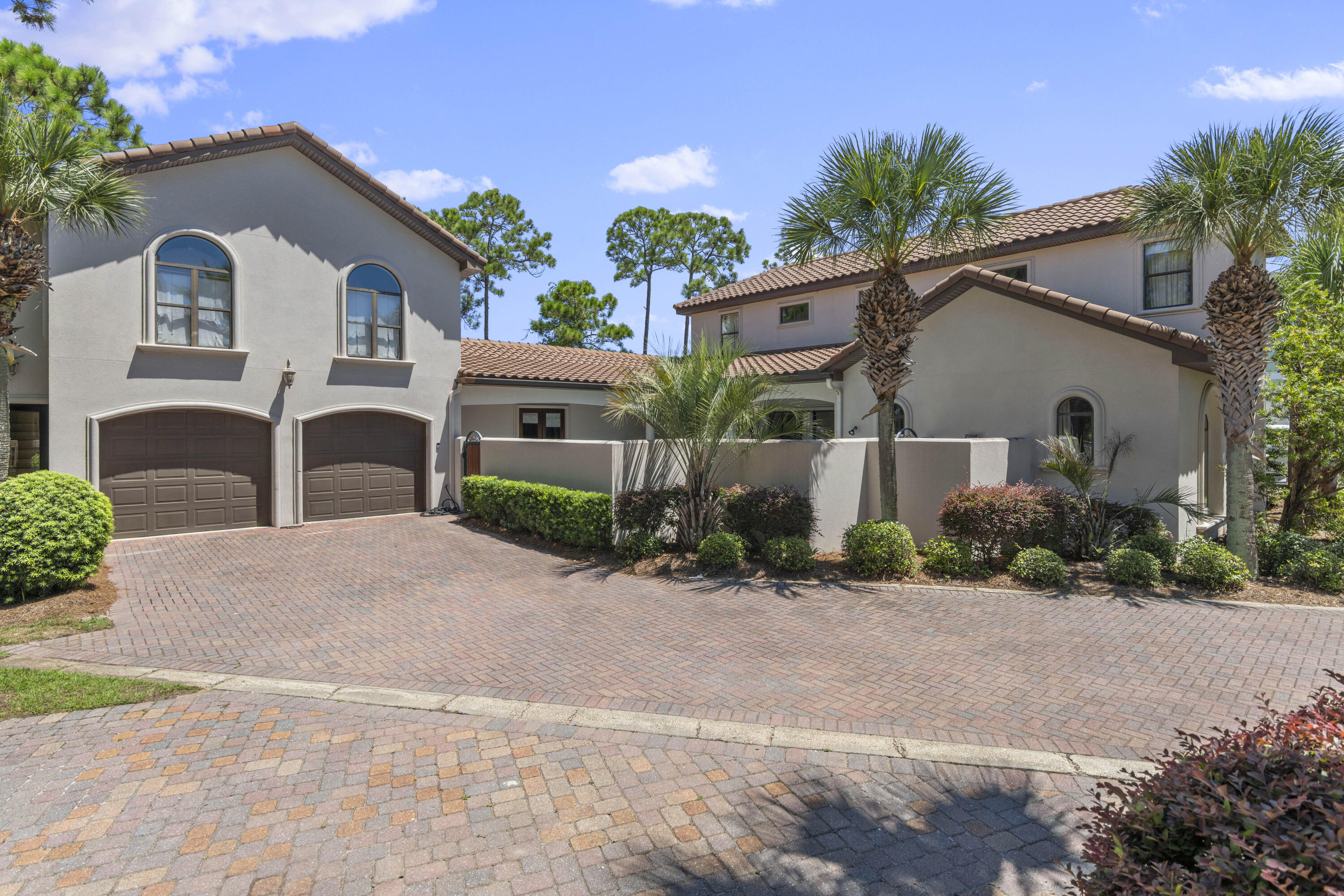 EMERALD WATERS VILLAGE - Residential