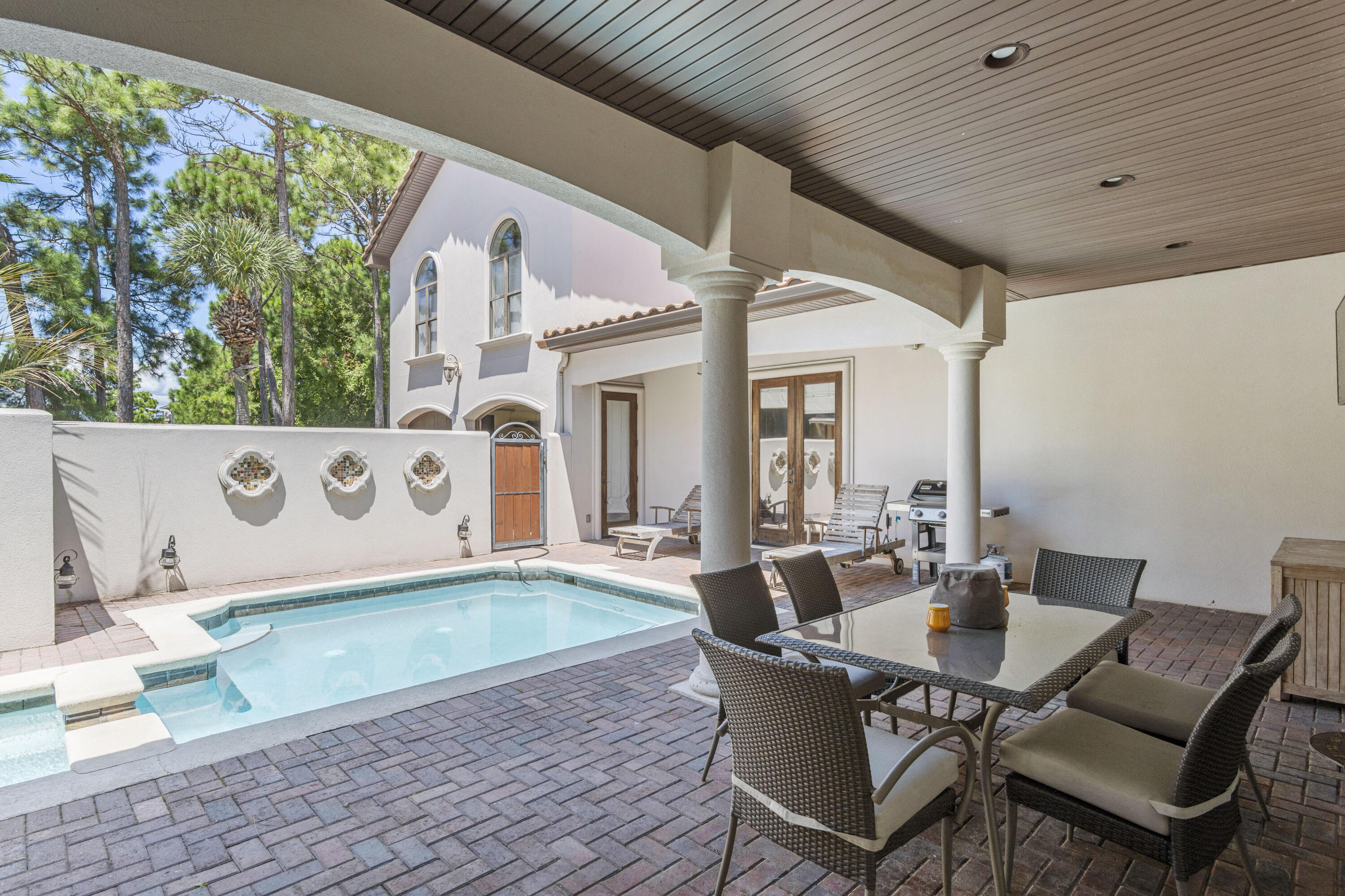 EMERALD WATERS VILLAGE - Residential