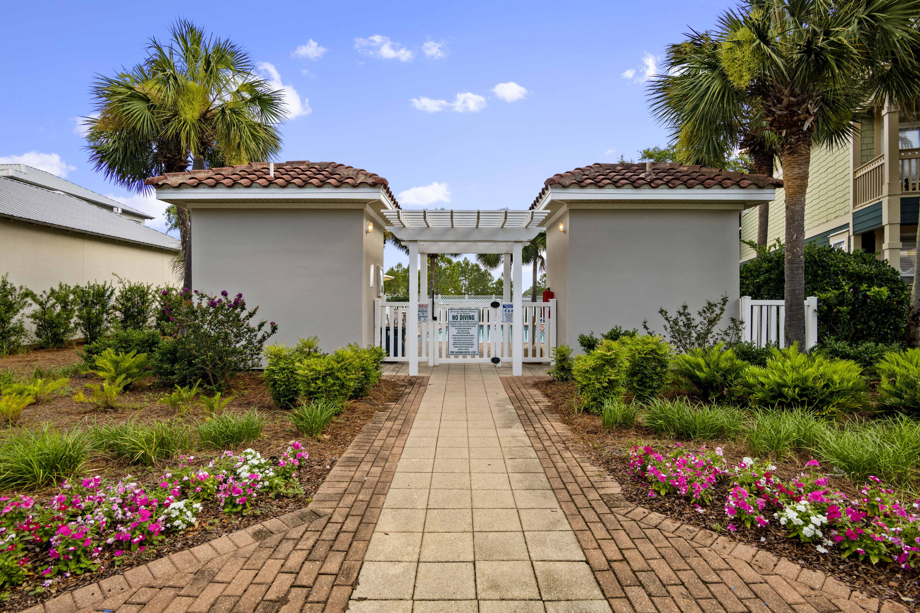 EMERALD WATERS VILLAGE - Residential