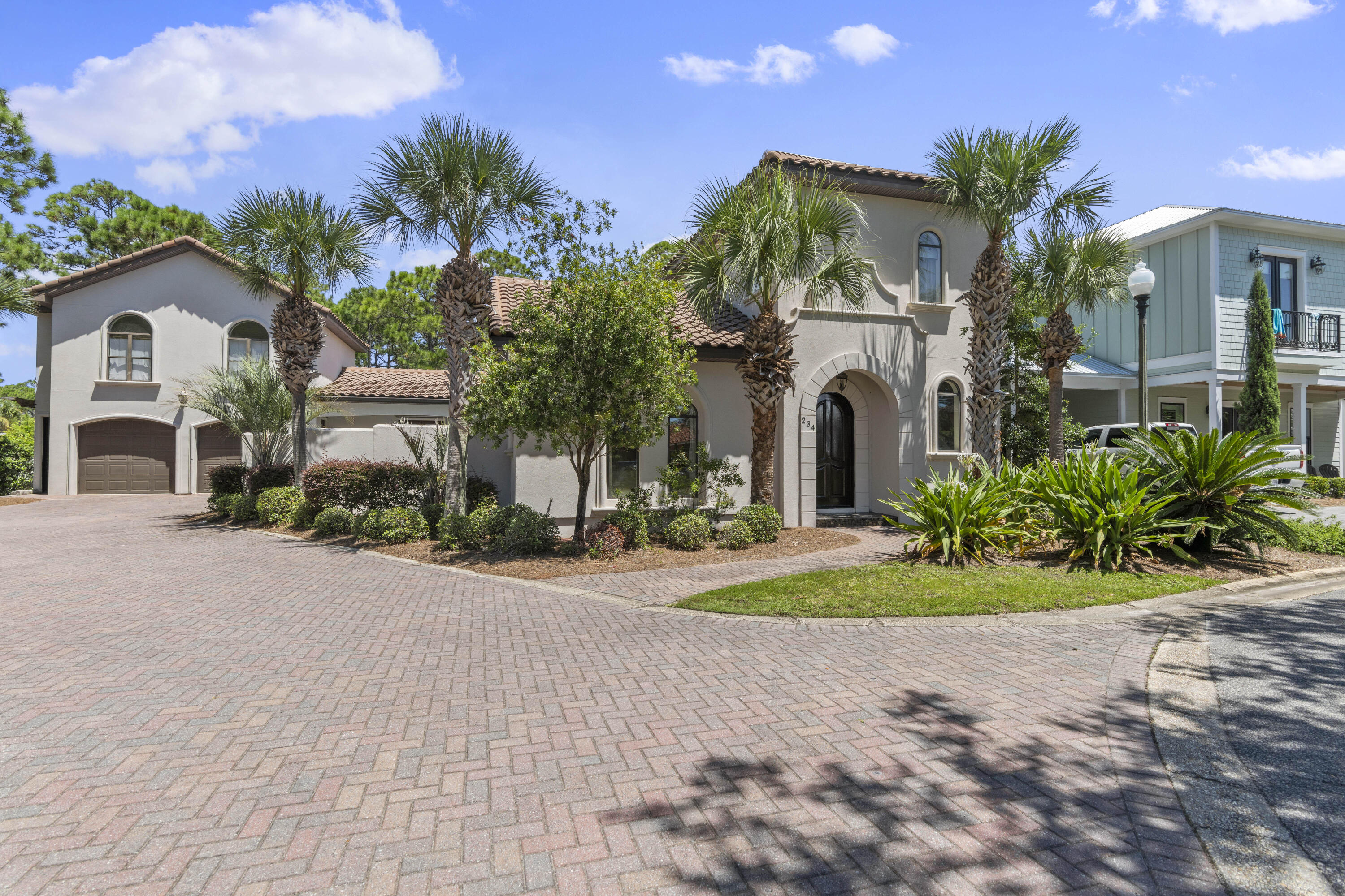 EMERALD WATERS VILLAGE - Residential