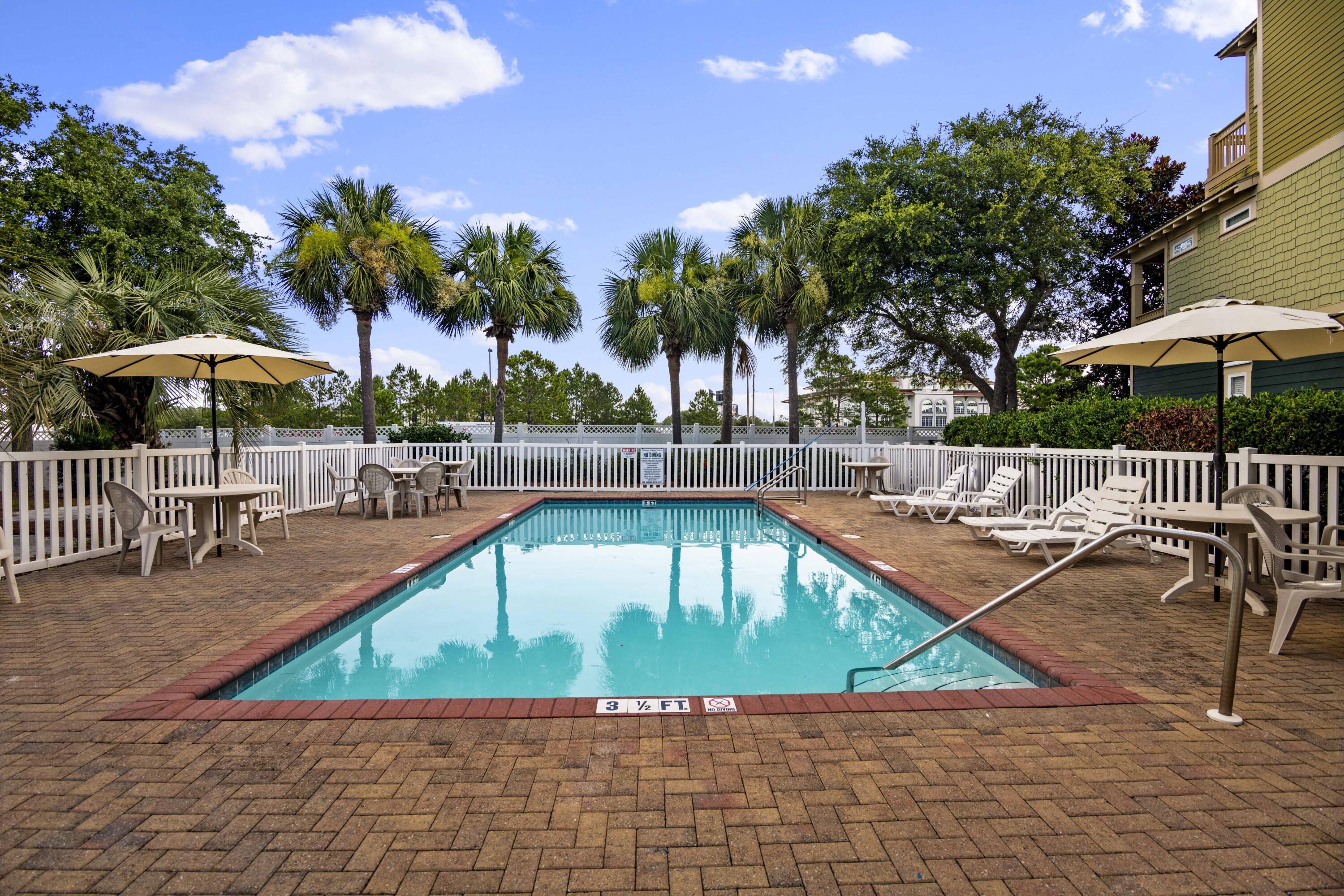 EMERALD WATERS VILLAGE - Residential