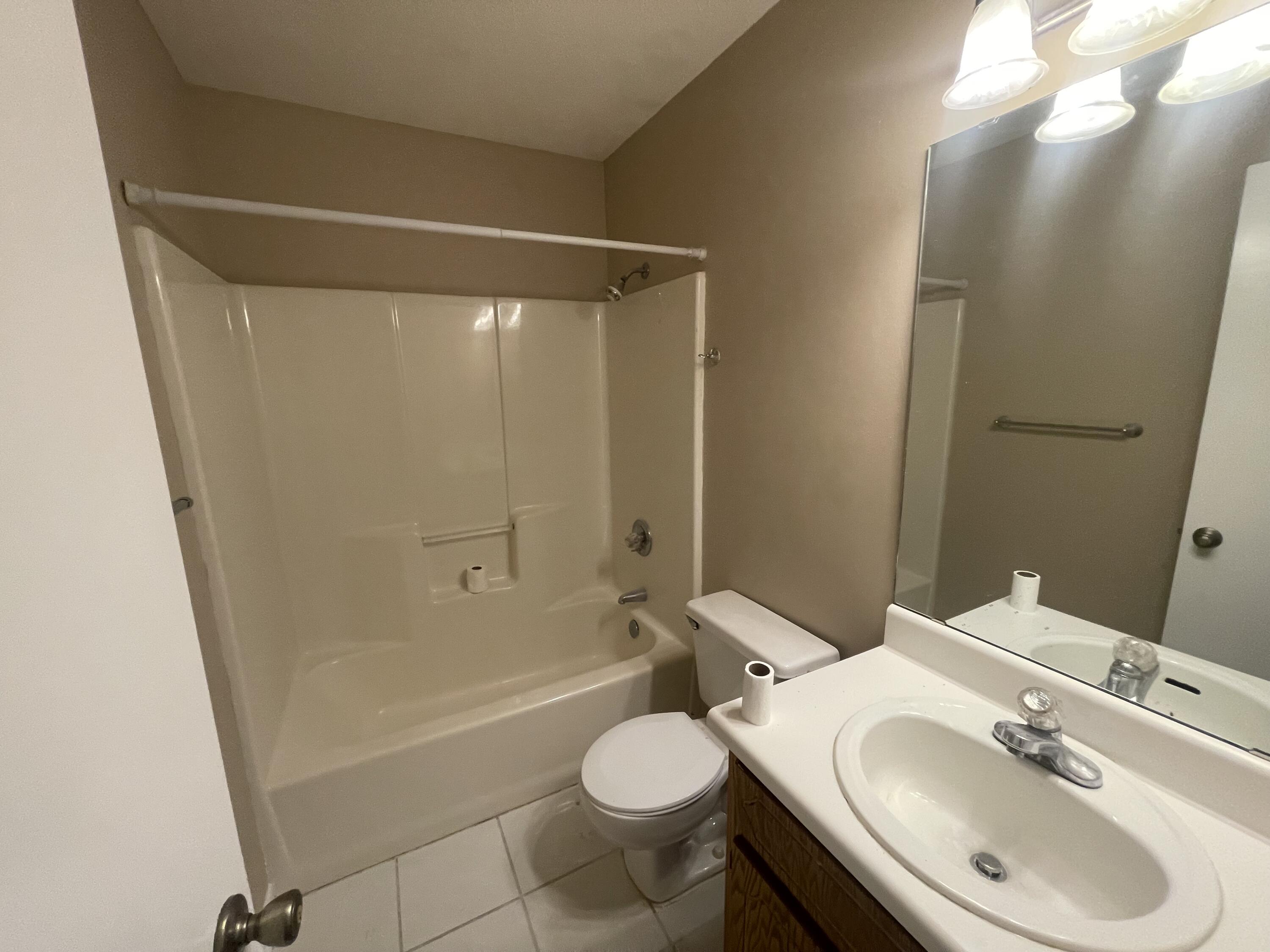 COUNTRYVIEW ESTATES 3RD ADDN - Residential Lease