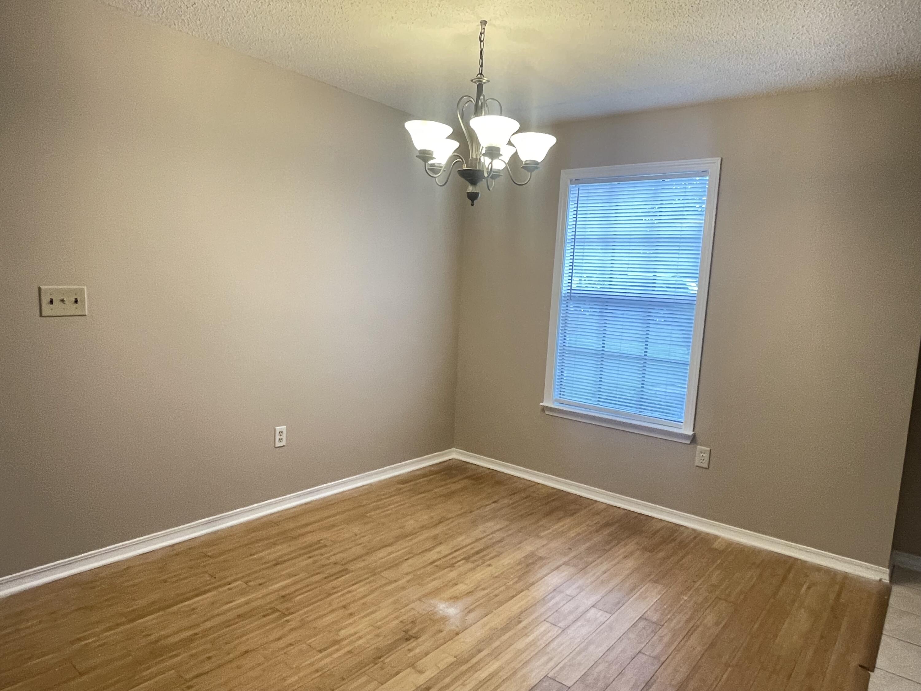 COUNTRYVIEW ESTATES 3RD ADDN - Residential Lease