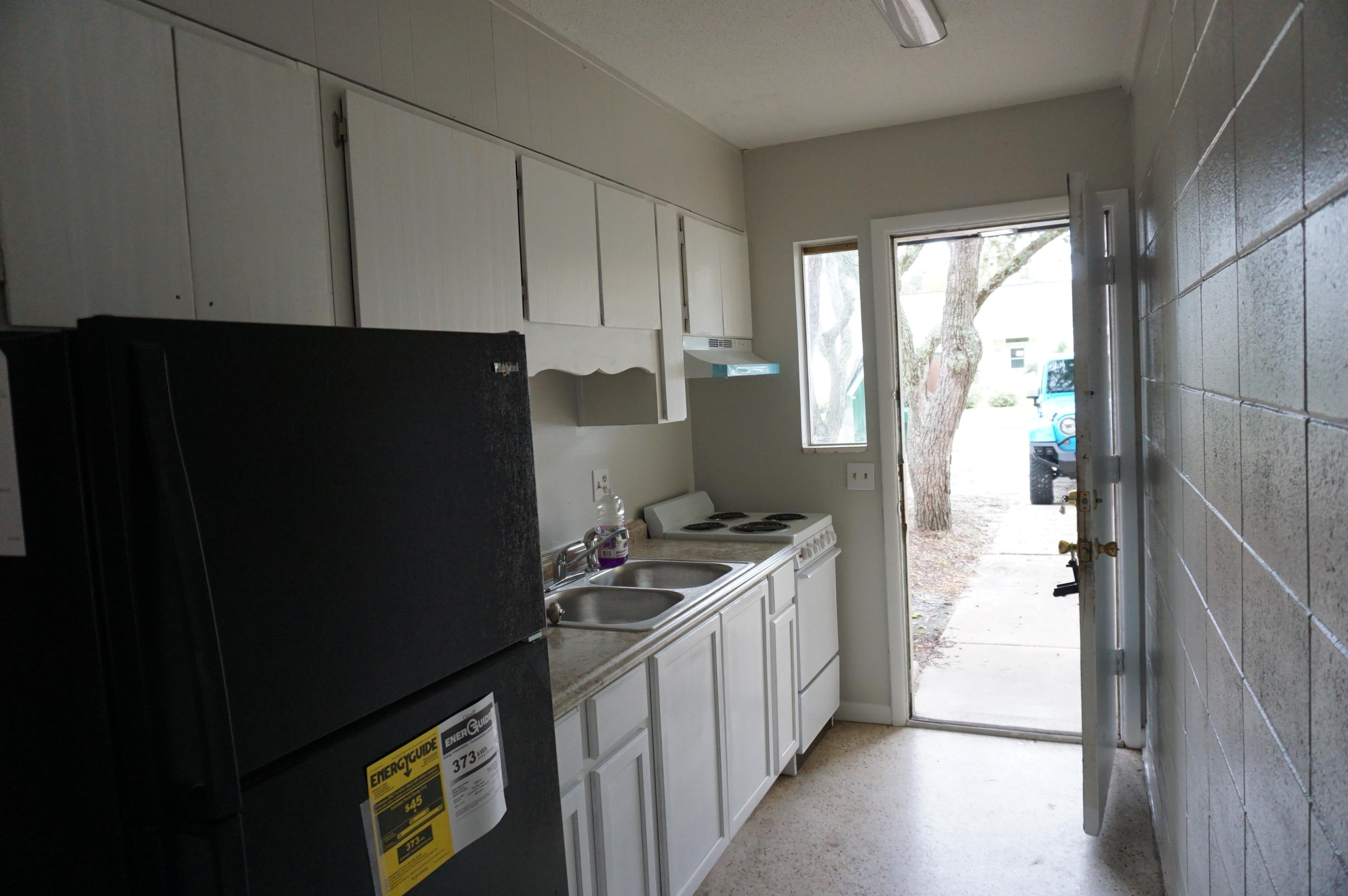 PORT DIXIE - Residential Lease