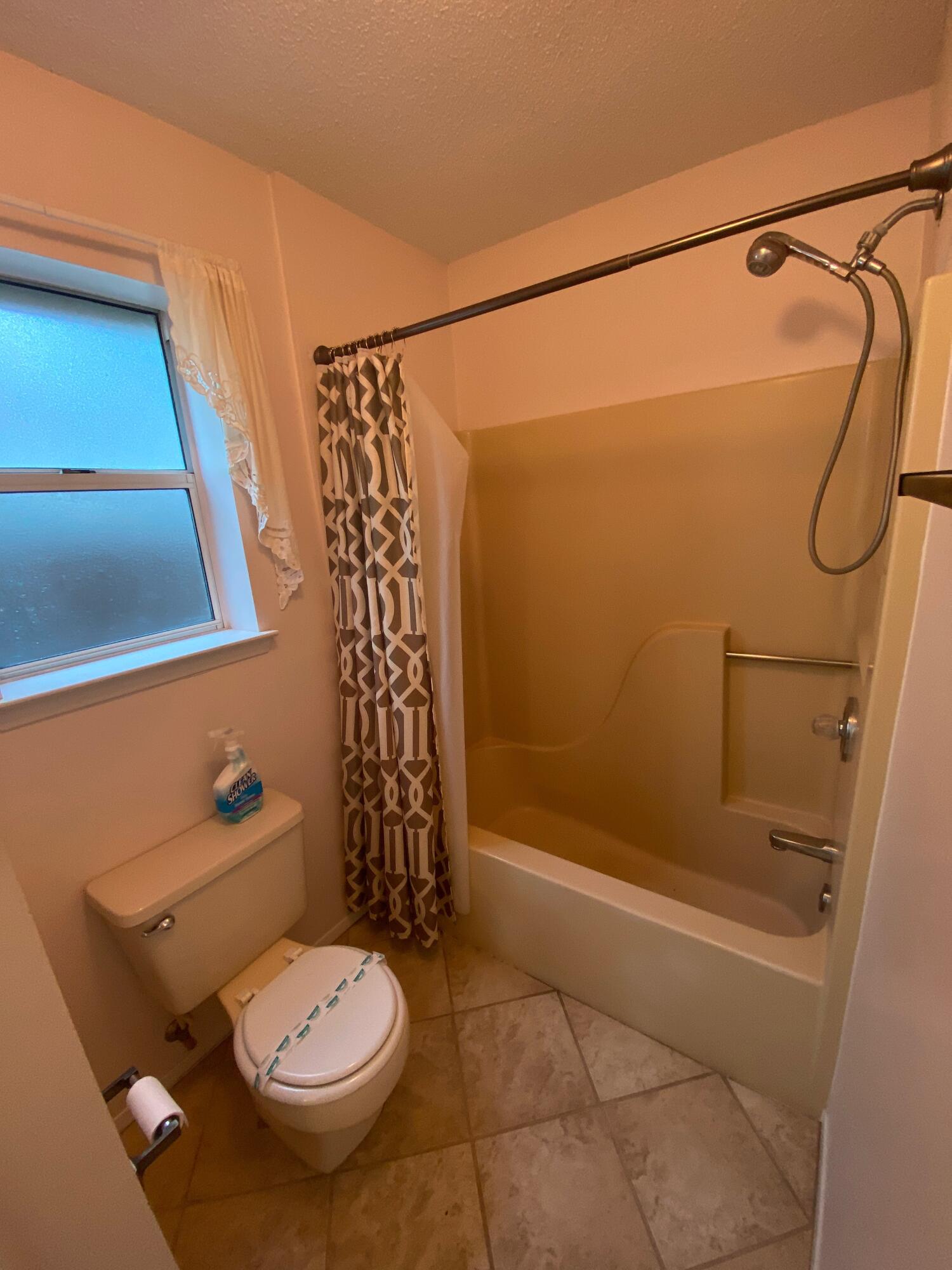 PORT DIXIE - Residential Lease