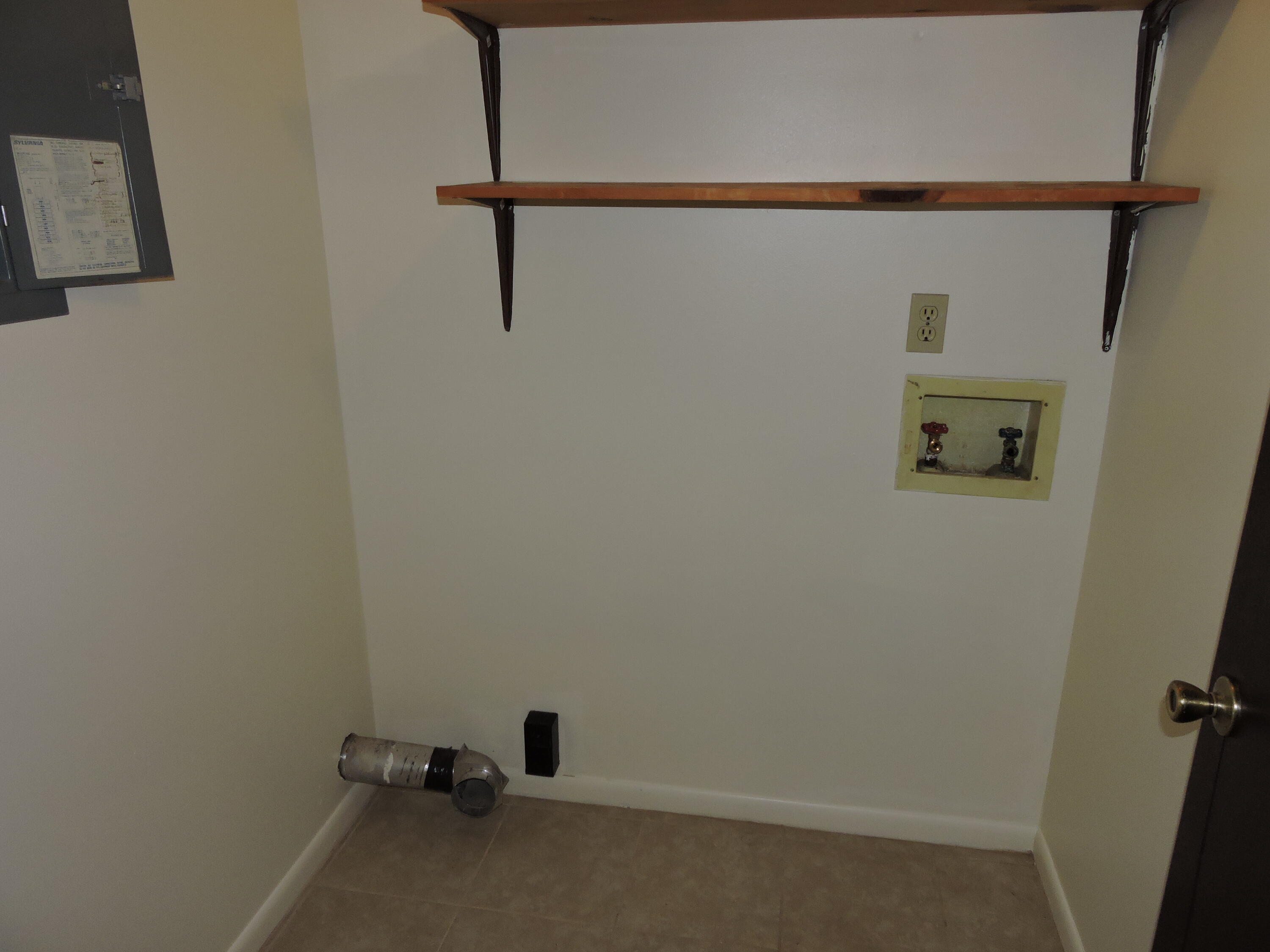 CRESTVIEW HEIGHTS 1ST ADDN - Residential Lease