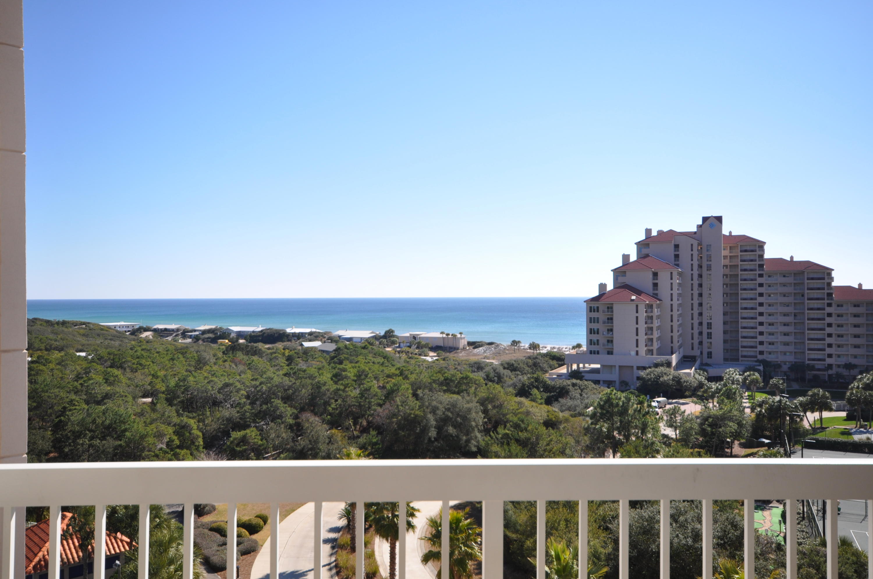 Fully Furnished 2 Bed 2 Bath 7th floor condo available for a 12 Month Lease. Gulf Views,Beach Access, this condo is sure to not disappoint.