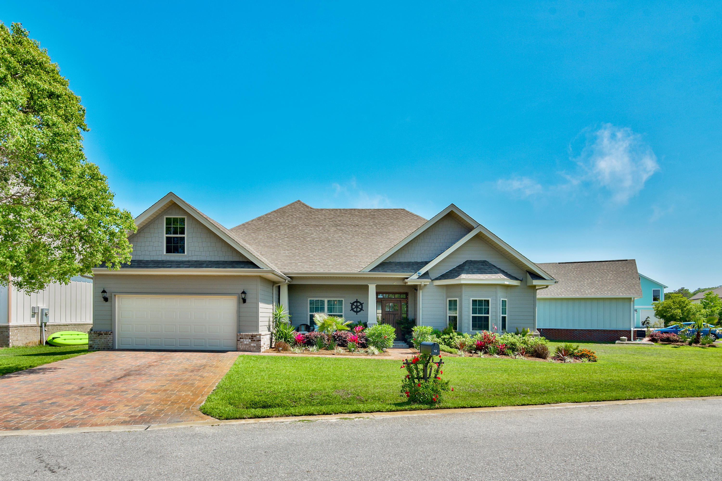 Home is occupied so please give 24 hour notice before showing. Call Stewart Haire for lockbox code. Lockbox is on waterspicket on left side of the garage.