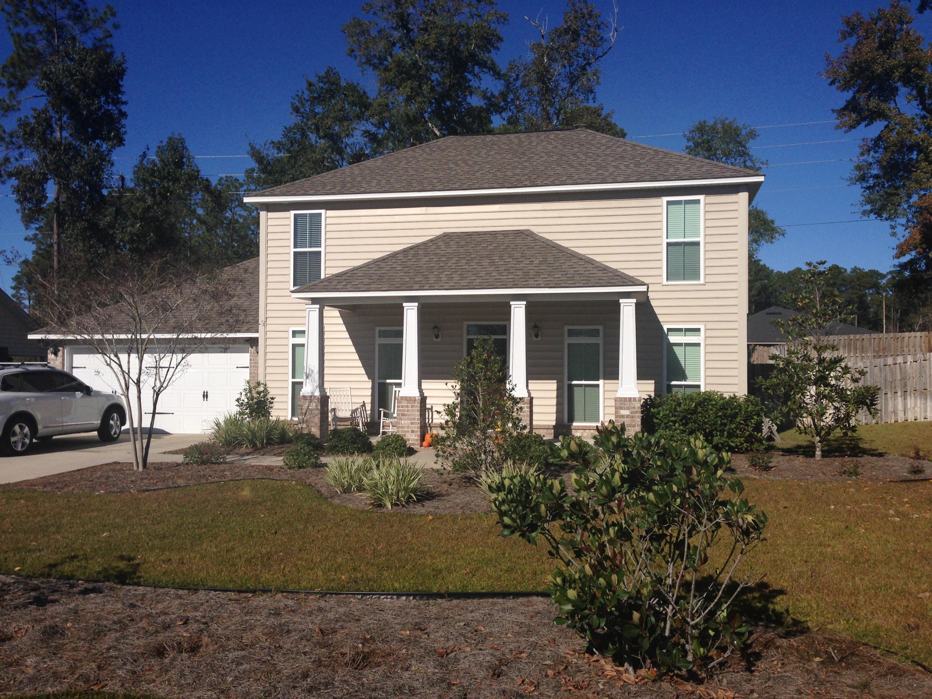 THIS HOME IS AVAILABLE FOR IMMEDIATE OCCUPANCY.
THIS HOME IS LOCATED APPROXIMATELY 20 DUKE FIELD AND 7TH GROUP.MINUTES FROM HURLBURT, AND CLOSE TO
COMPLETED APPLICATIONS ARE REQUIRED FOR EACH ADULT BEING ACCEPTED AND PROCESSED ON A FIRST COME, FIRST SERVE BASIS. SMOKING PROHIBITED. PETS ALLOWED WITH APPROVAL, PHOTOS AND NON-REFUNDABLE FEES PER PET, RESTRICTIONS APPLY.
THIS HOME FEATURES A FAMILY ROOM, OPEN FLOOR PLAN, FULLY EQUIPPED KITCHEN WITH STAINLESS STEEL APPLIANCES, PANTRY, BREAKFAST BAR, BREAKFAST AREA, FORMAL DINING ROOM. GUEST BATHROOM. SPLIT BEDRROOM FLOOR PLAN. MASTER SUITE, LARGE MASTER BATH WITH DOUBLY VANITIES,