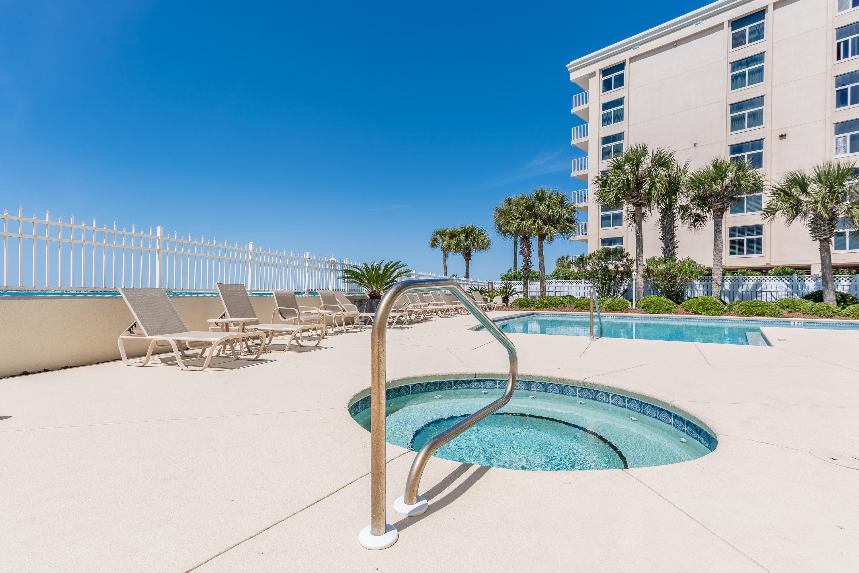 WATERVIEW TOWERS YACHT CLUB - Residential