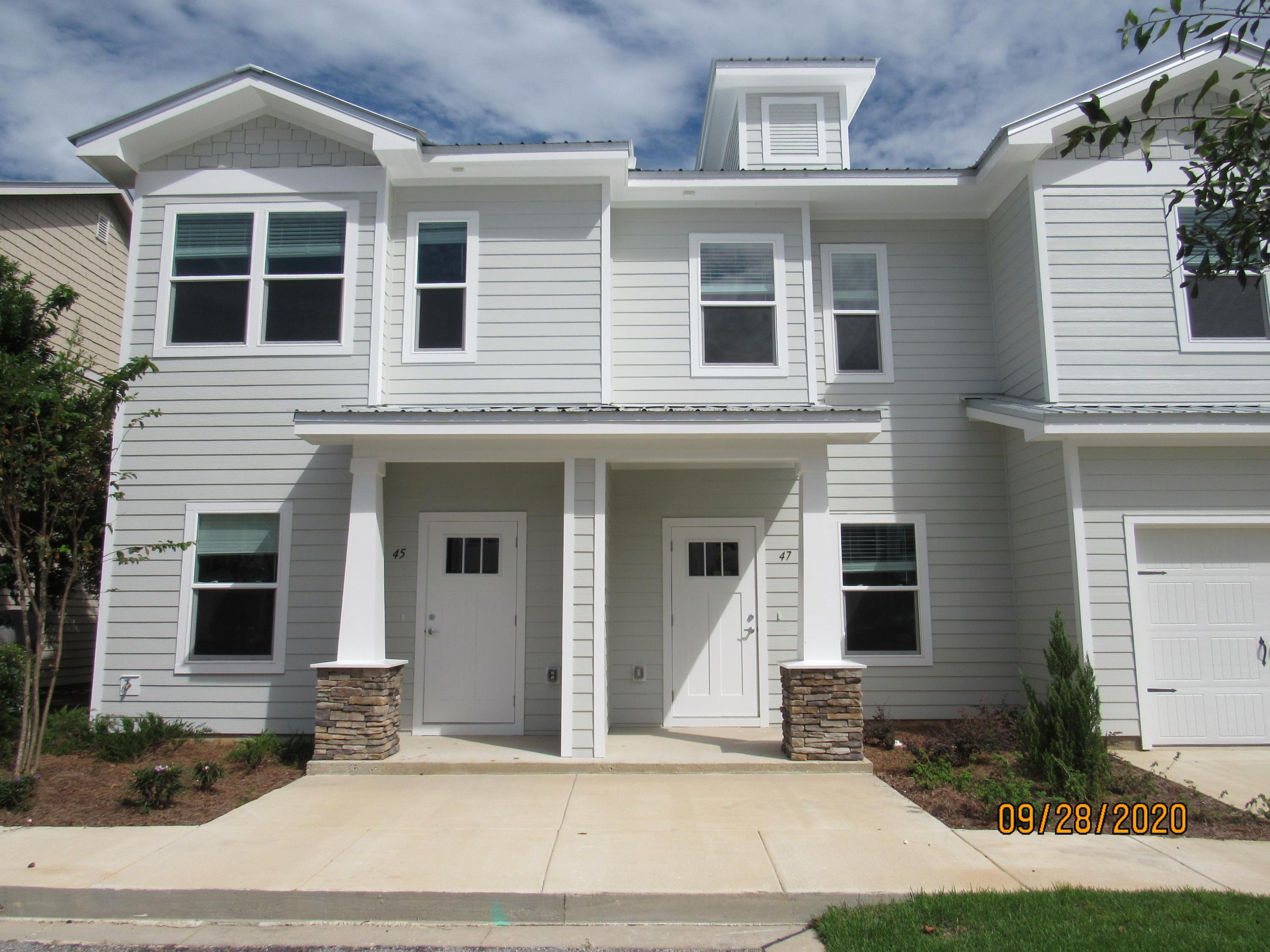 VERANDAS AT FREEPORT - Residential Lease