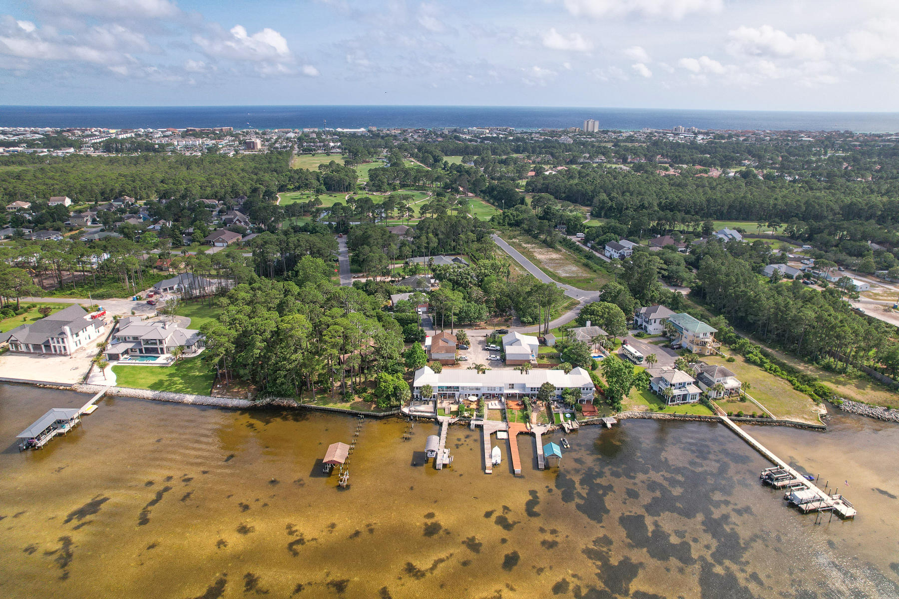 BAY MANOR - Residential