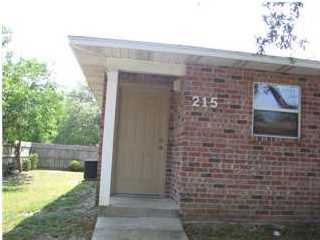 Conveniently located between Hurlburt and Eglin Air Force Base. 1 Bedroom with inside utility area. Sorry, no pets. $15 monthly trash/dumpster fee included in rent.