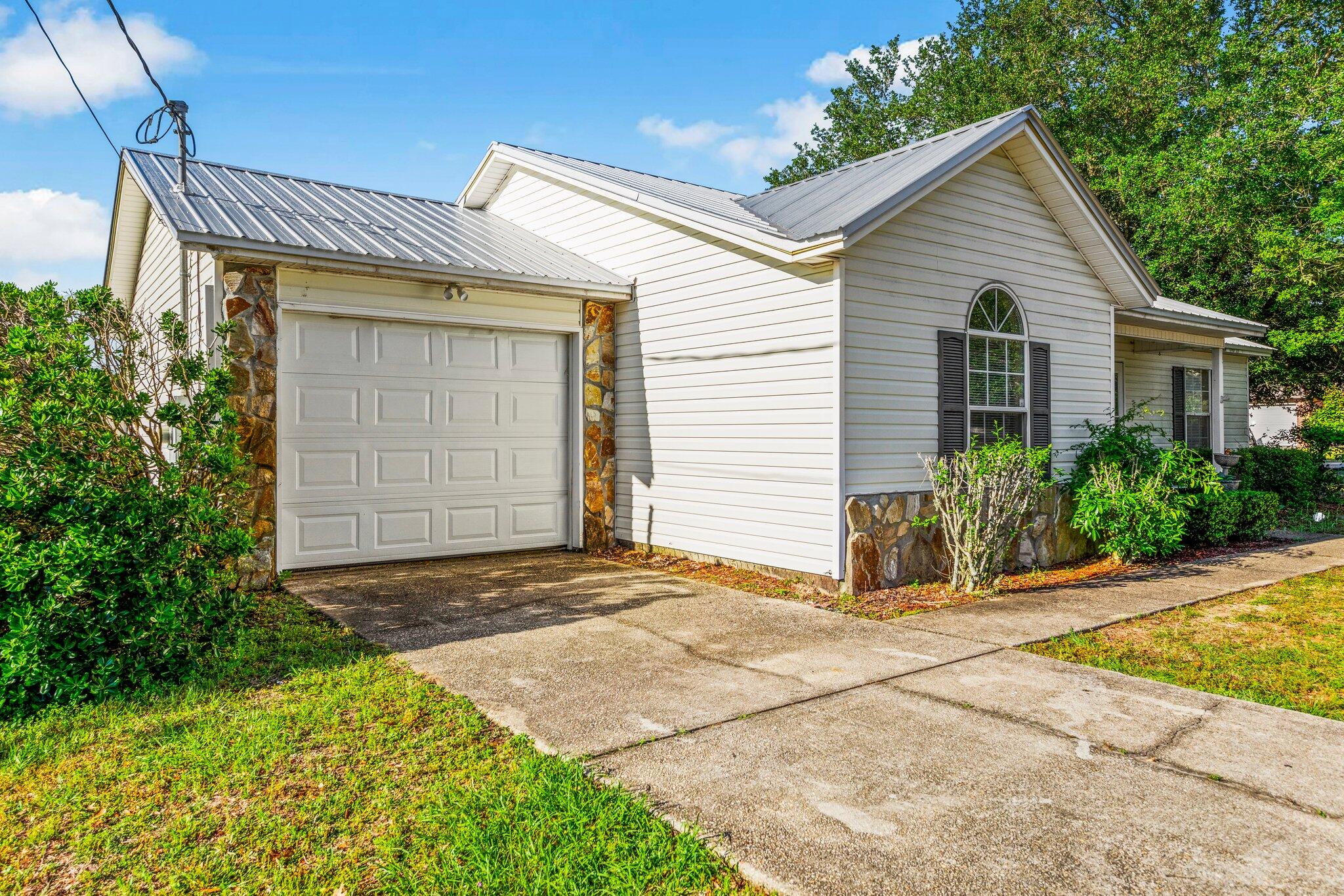 APLIN HEIGHTS S/D PH 1 - Residential Lease