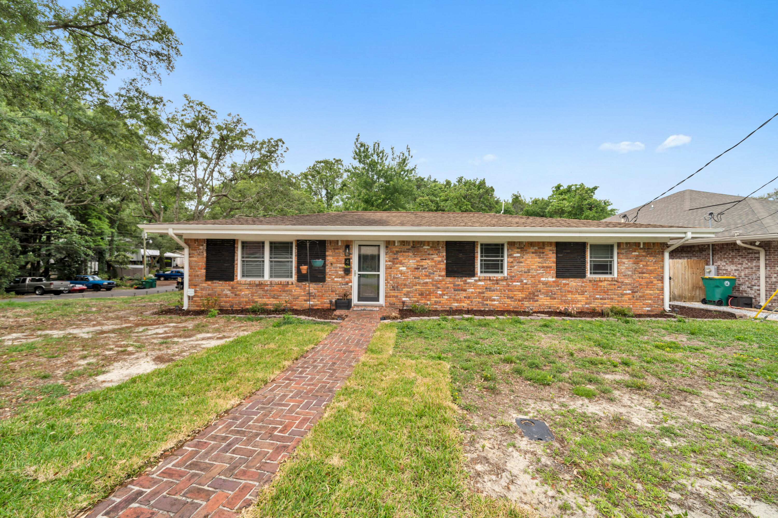 Available May 27! *HOME IS FULLY FURNISHED* variable lease options considered!!

Charming home on Roundabend Road in Shalimar, Florida *Fully Furnished*. Highlights include bamboo wood floors, a spacious open kitchen with ample cabinets, stainless steel appliances, and granite countertops. An additional bedroom with a half bath offers versatility as an office or entertainment room, with access to the lovely backyard. Enjoy a bonus room, a separate dining area, and a primary suite with a walk-in closet and renovated bathroom. Enhanced with updated fixtures, the home features a ductless air conditioning/heating system for efficiency, along with a tankless water heater. *Garage Excluded*
*Pets Considered with Owner Approval!*
To help ensure ALL of our residents review our pet and animal -related policies, we use a third-party screening service to deliver this policy information and confirm our residents' pet/animal status. We request ALL applicants/residents to complete a profile application based on the pet/animal status (No Pet/Pet/Animal). Please contact us if you need to request an accommodation in another way.

**Carpet cleaning & Admin Fee charged (if applicable)**

***Approval is based on several factors as follows***
- Rental History and Verification
- Employment History and Verification
- Credit History
- Criminal Background & Terrorist Database Check
- Pet Verification

Tenant to verify all data. Please contact Sound Choice Real Estate to schedule a showing- 850-389-8533.