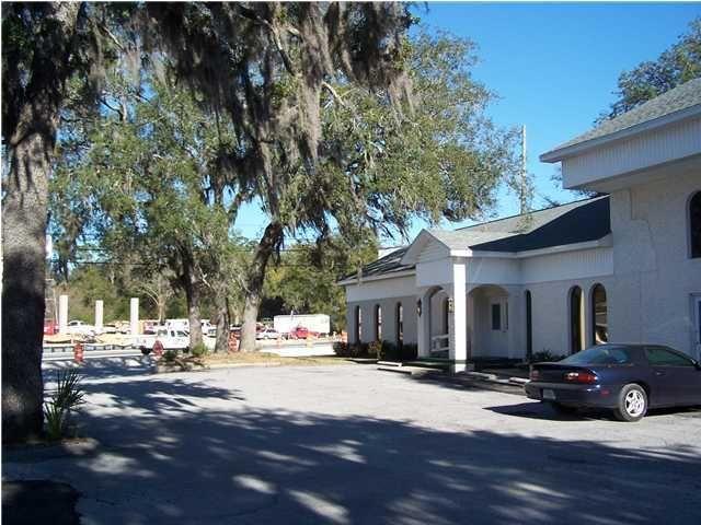 Available 7/7/20!! Great location on the bayou in the heart of Niceville. This apartment features large bright windows, nicely sized living area, and plenty of closet space. Spacious bedrooms and the kitchen has a nicely sized pantry. No pets or inside smoking. No washer/dryer hookups