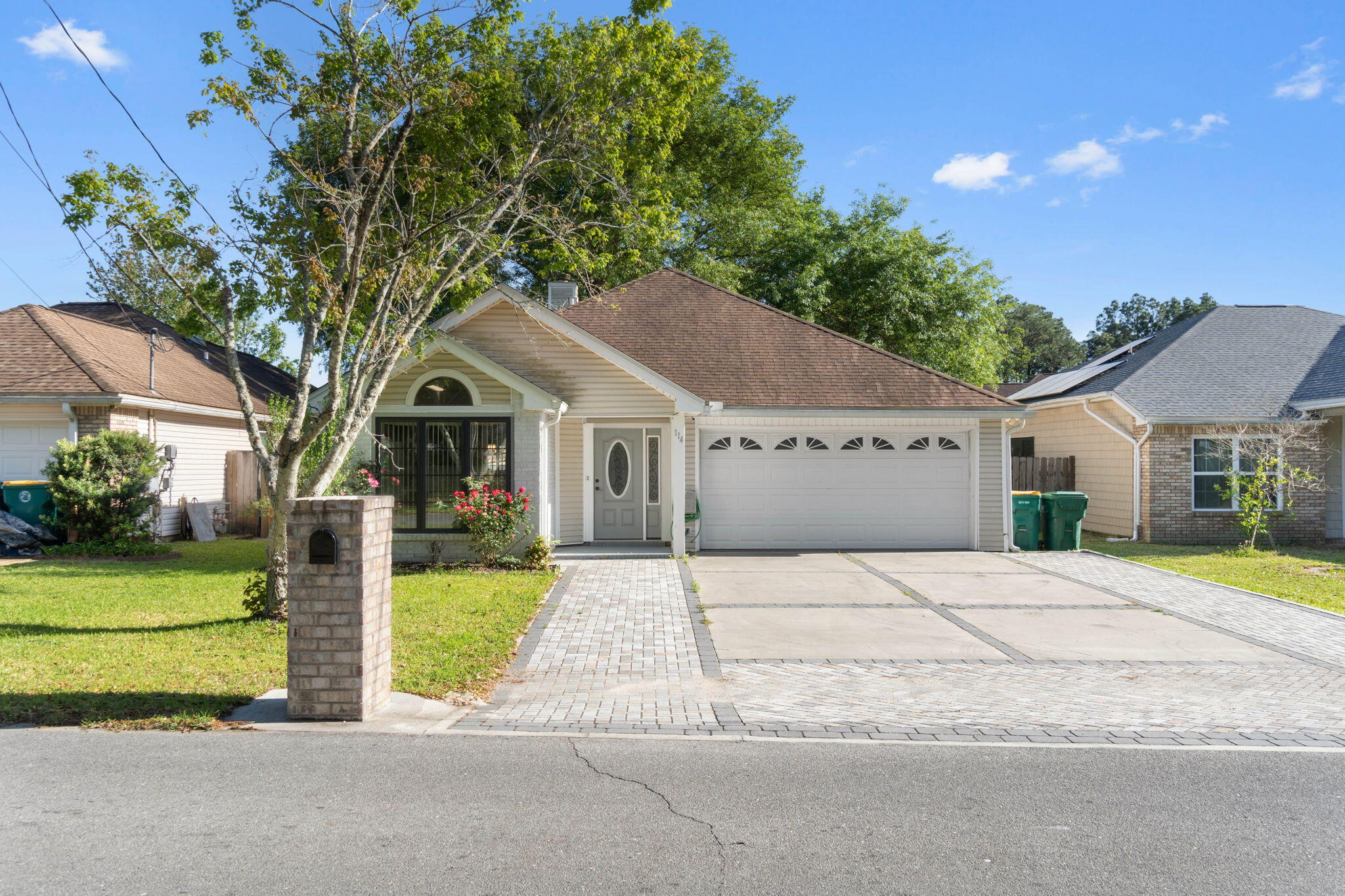 Conveniently located between Eglin AFB and Hurlburt Field, sits this Cozy 3-bedroom 2 bath home  The open concept floor plan includes a kitchen with a breakfast area that overlooks the living room.  The Master bedroom features tray ceilings and an attached master bathroom with walk in closet. The living room leads out to a private fenced in back yard. Just a short commute to shopping or the beaches.