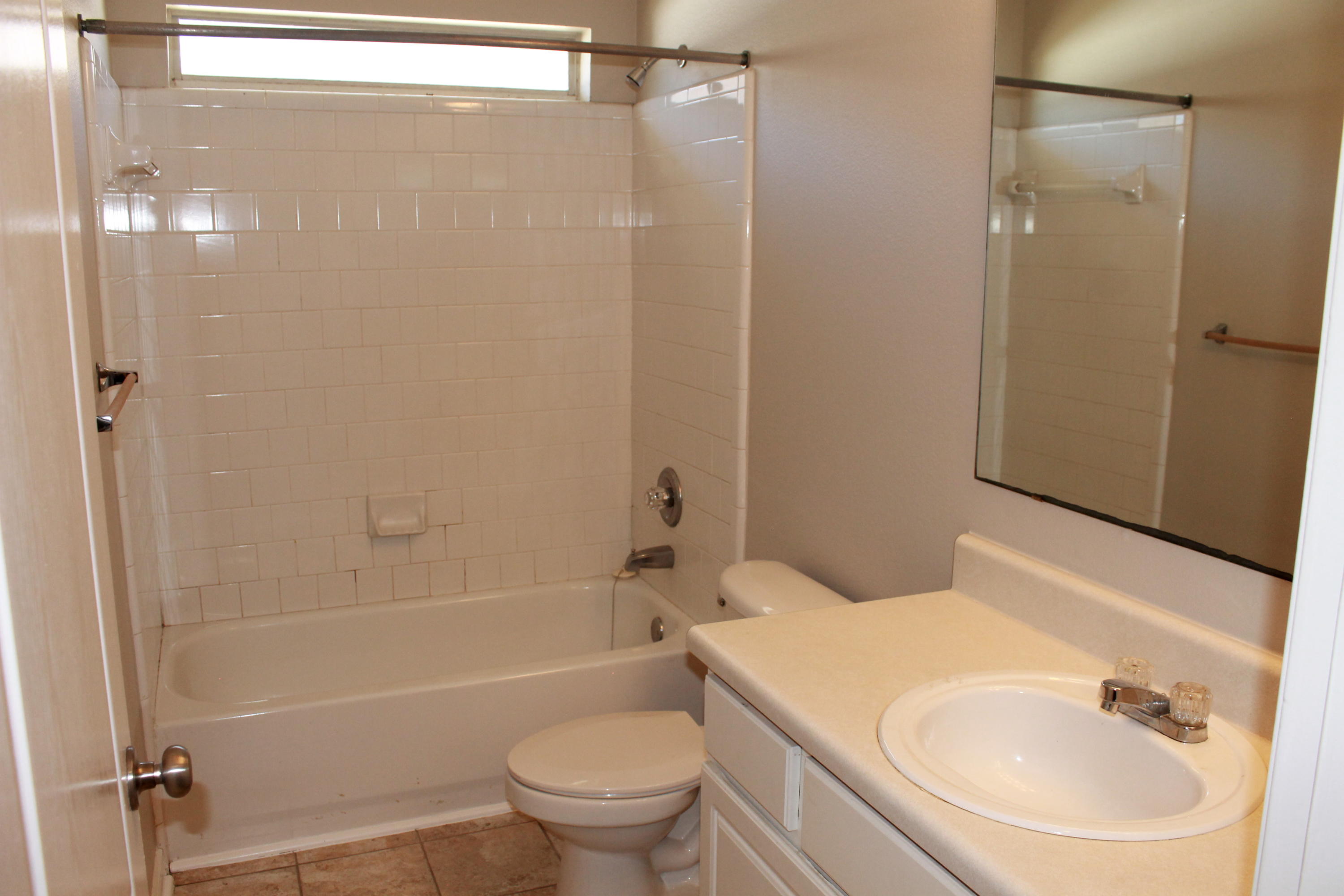 LIGHTHOUSE POINTE UNIT 3 - Residential Lease