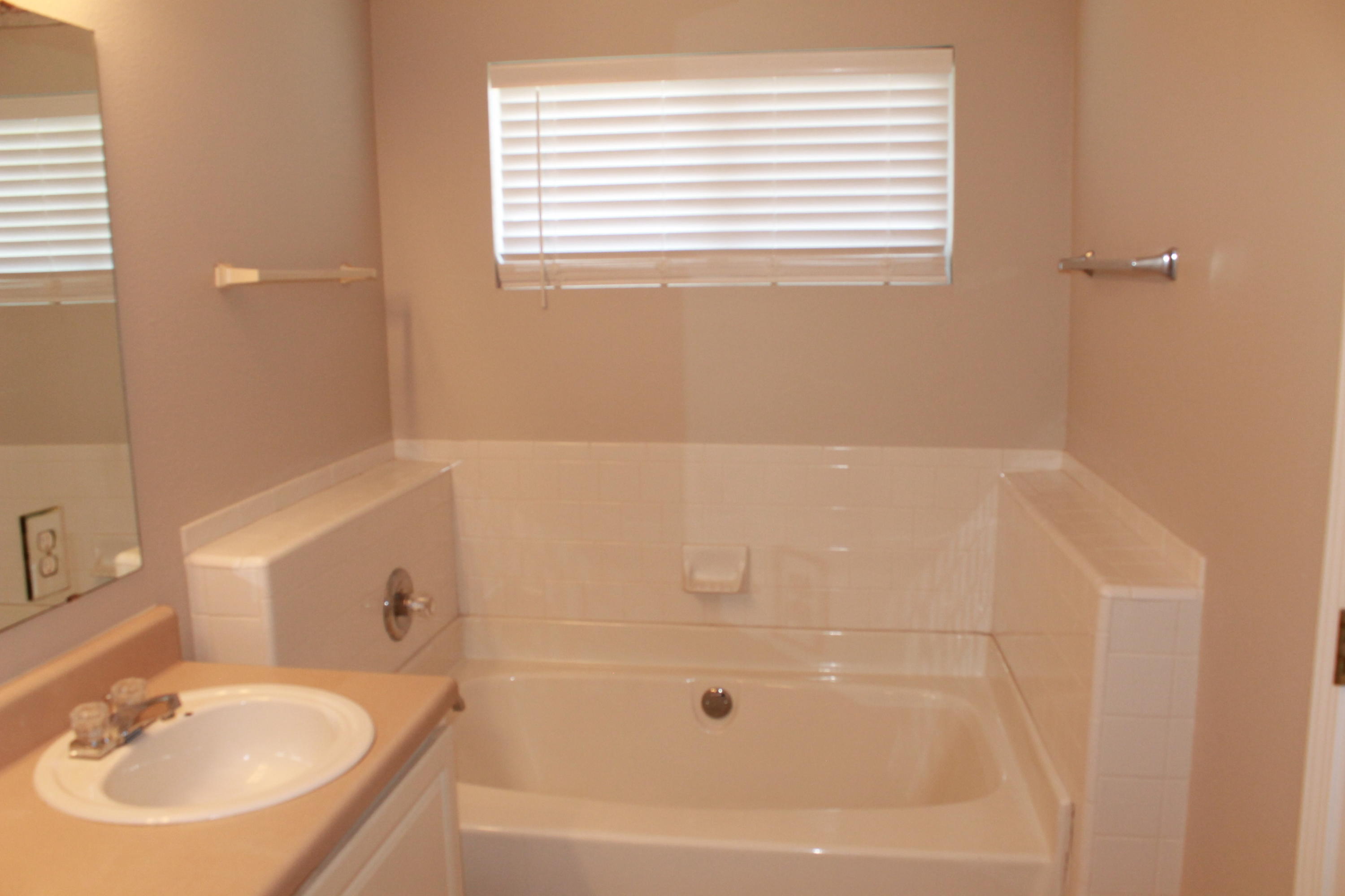 LIGHTHOUSE POINTE UNIT 3 - Residential Lease
