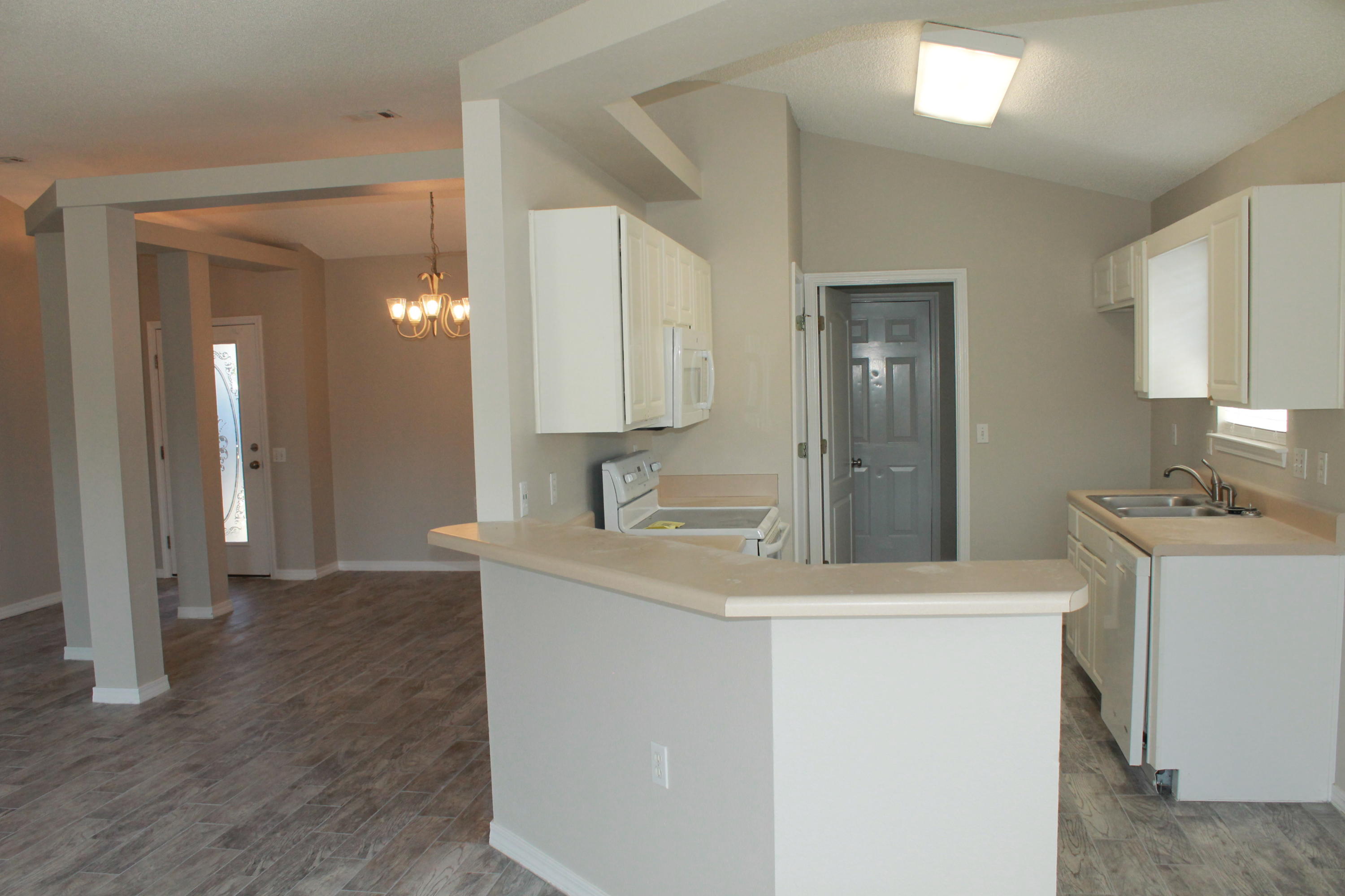 LIGHTHOUSE POINTE UNIT 3 - Residential Lease