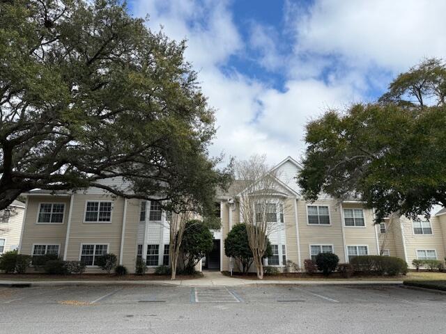 $500 off April rent if tenant occupies by Apr 1!  The Oaks Condominium is in the heart of Niceville tucked away in a park-like community with large pool and bbq area, near shopping, dining, schools, Northwest FL State College, Eglin Air Force Base and a short drive to Destin beaches. #112 is a convenient ground-floor unit with newly remodeled kitchen, including stainless steel appliances and quartz countertops, open living/dining area.  There are two bedrooms and two bathrooms with smart TVs, blinds and fans. In unit washer/dryer. Nonsmoking. Yard maintenance included in rent.  All other utilities paid by tenant. A small dog considered with $500 non-refundable fee.