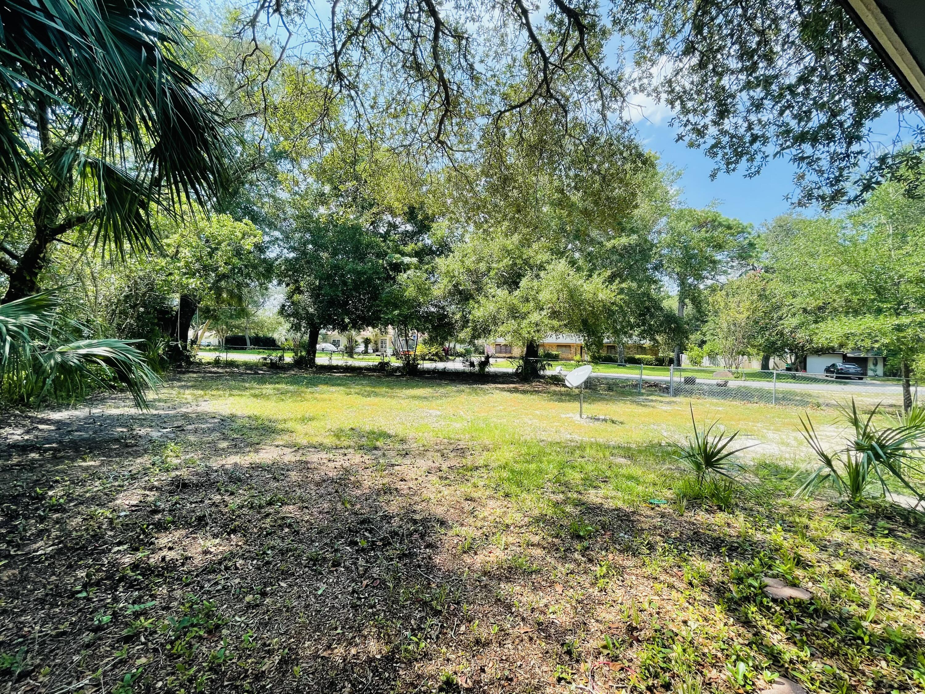 EASTWOOD 1ST ADD LOT 8 BLK 1 - Residential Lease