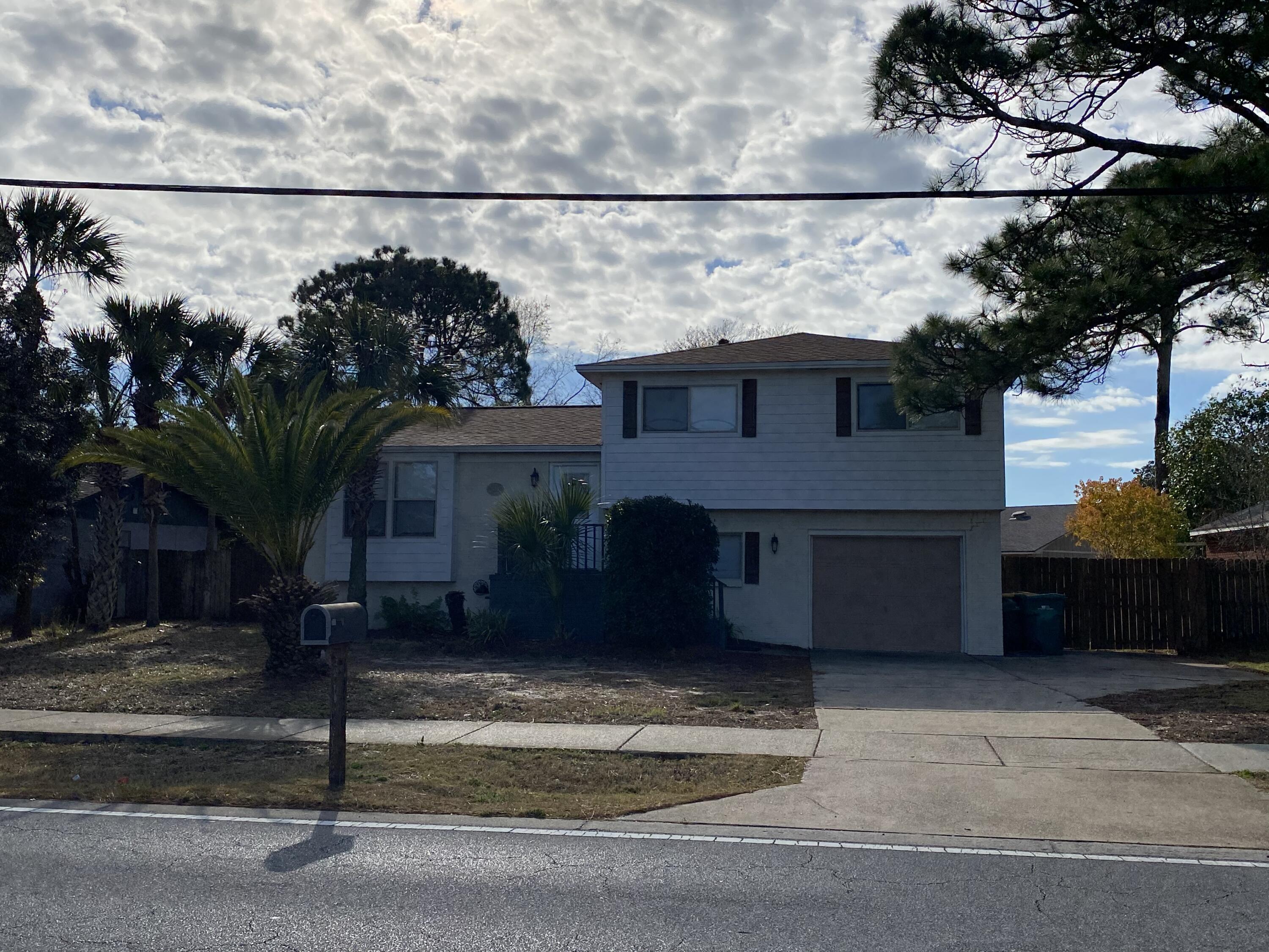 QUIET WOOD - Residential Lease