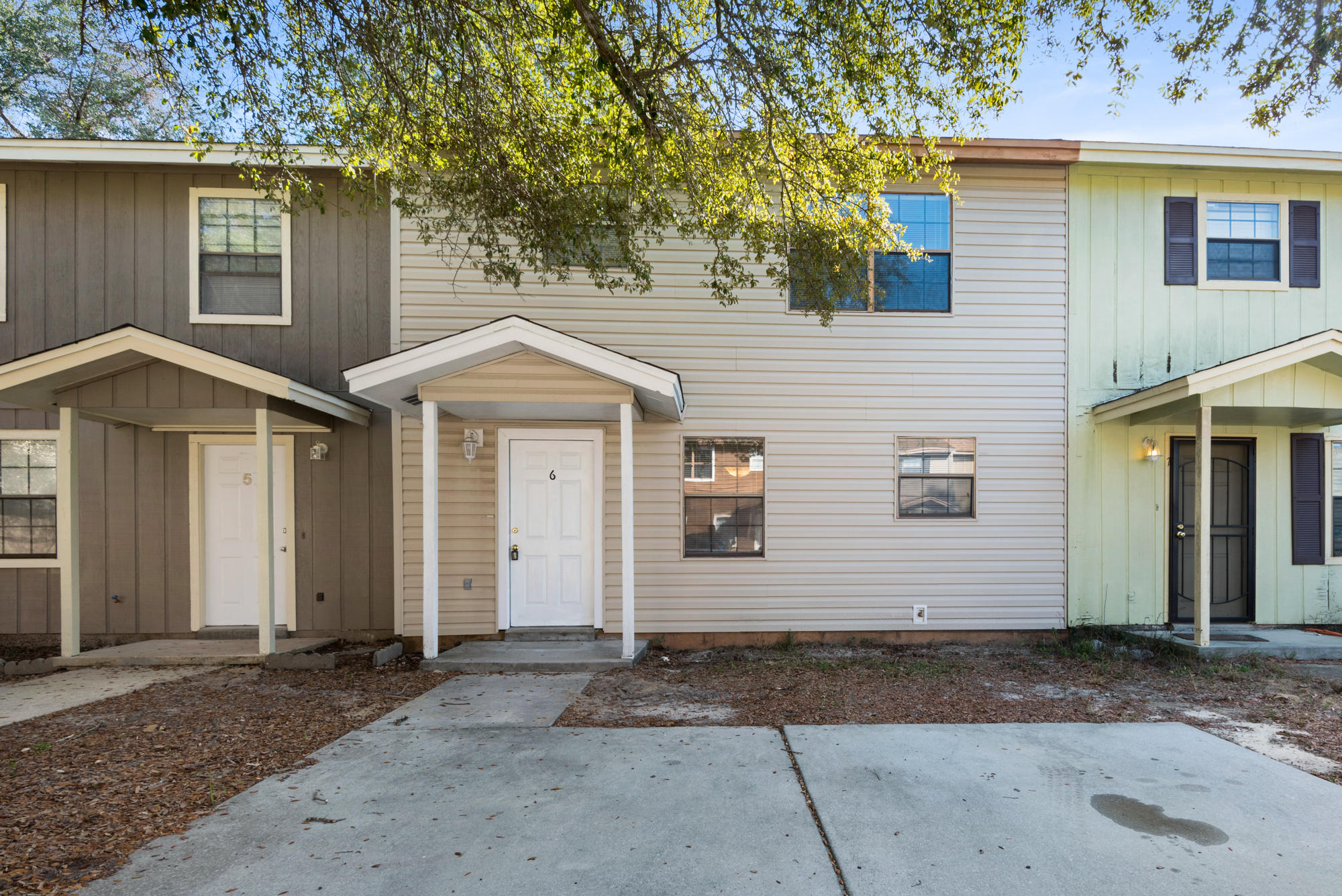 IMMACULATE TWO BEDROOM TOWNHOME ON TOKALON CT.VERY SPACIOUS LIVING,UPDATED VANITIES, MIRRORS, AND COUNTERTOPS.NEWER APPLIANCES, MICROWAVE BUILT IN.WOOD flooring AND TILE DOWNSTAIRS, CARPET UPSTAIRS.LOW MAINTENANCE UPDATED BACKYARD WITH PRIVACY FENCE.SPRAYED/NEUTERED CAT ONLY ACCEPTED WITH NON-REF PET FEE. WASHER & DRYER INCLUDED. CALL TODAY FOR AN APPOINTMENT TO VIEW.AVAILABLE February 10. 2018.