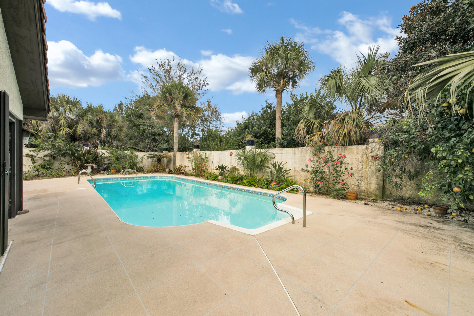 KELL-AIRE GARDENS - Residential