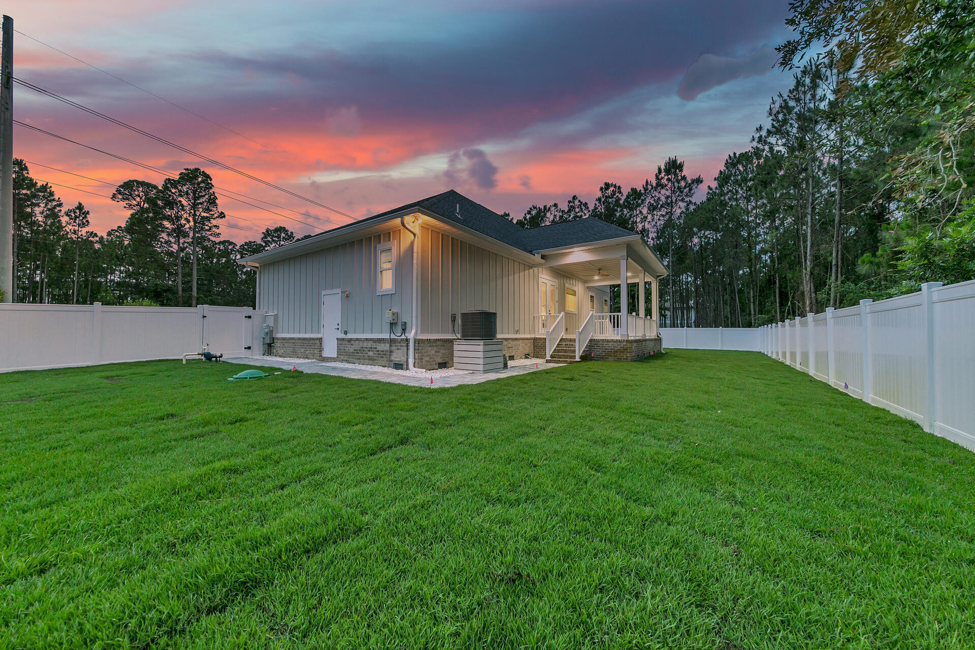 LOT 3 BLOCK 1 OF J.M. & E S/D - Residential