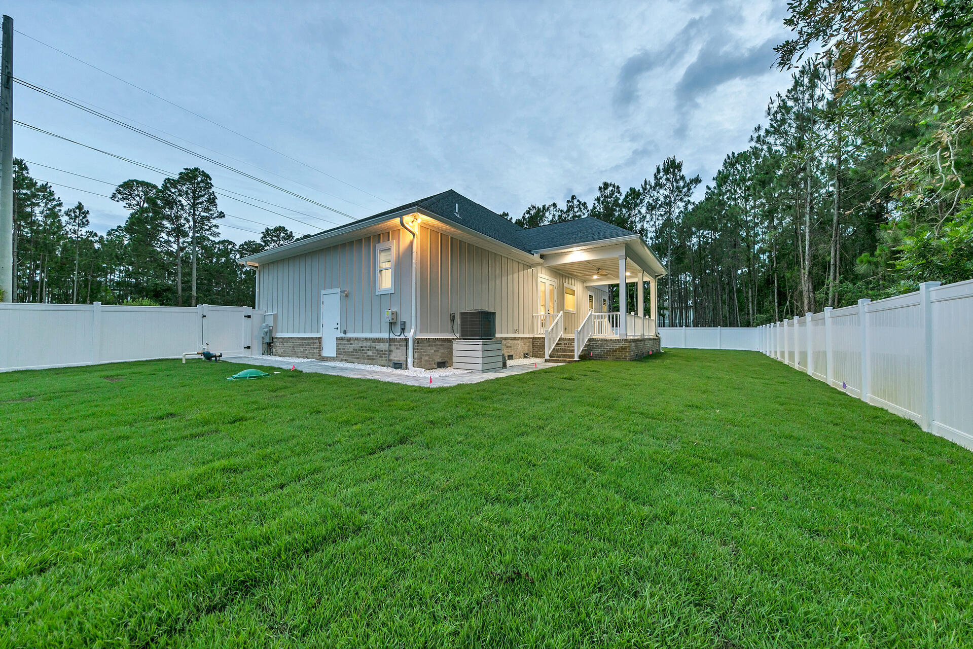LOT 3 BLOCK 1 OF J.M. & E S/D - Residential