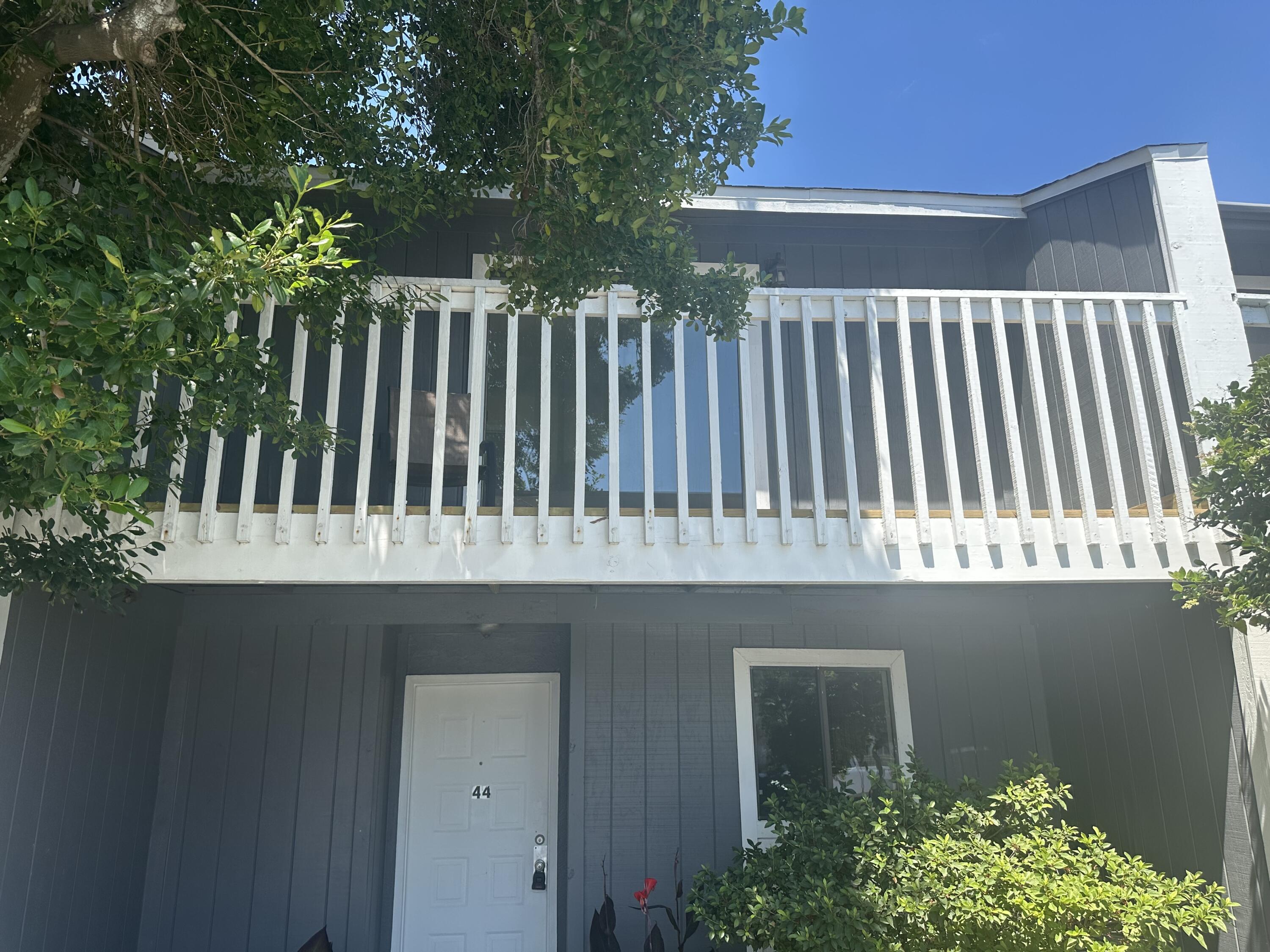 Townhome for rent at the Destin Racquet Club! This lovely 2BR/2.5BA home spans two-stories, with the main living areas and a half bath downstairs and the bedrooms upstairs. The kitchen features a cozy breakfast bar and the all brick fireplace in the living room definitely adds charm. The balcony overlooks the community pool and you will undoubtedly enjoy the convenient location of this home off of Airport Road in Destin, Florida. We're sorry, this rental is not pet-friendly.
Tenant responsible for all utilities. Property will be held off of market up to 14 days with holding fee and approved app. Lease prep fee of $75.