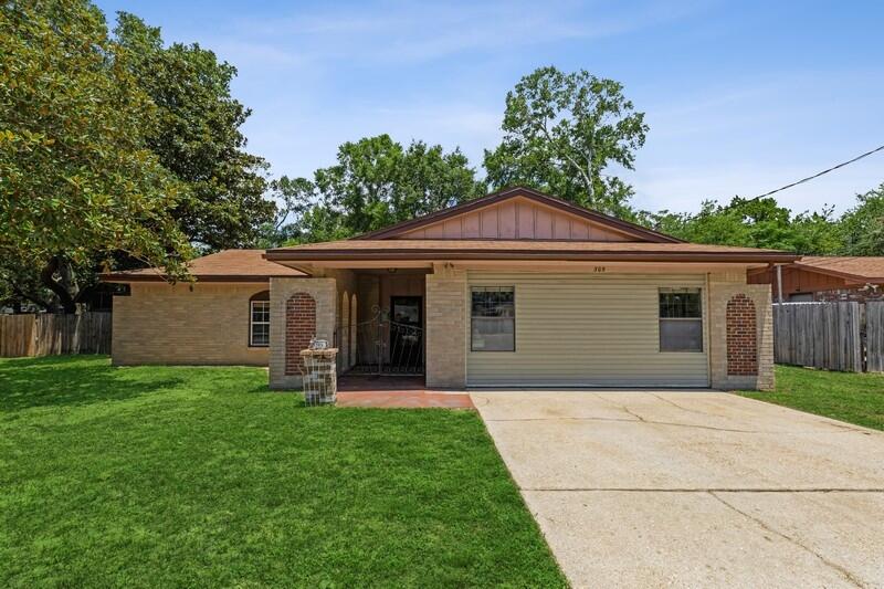 CAROL ANNE MANOR - Residential
