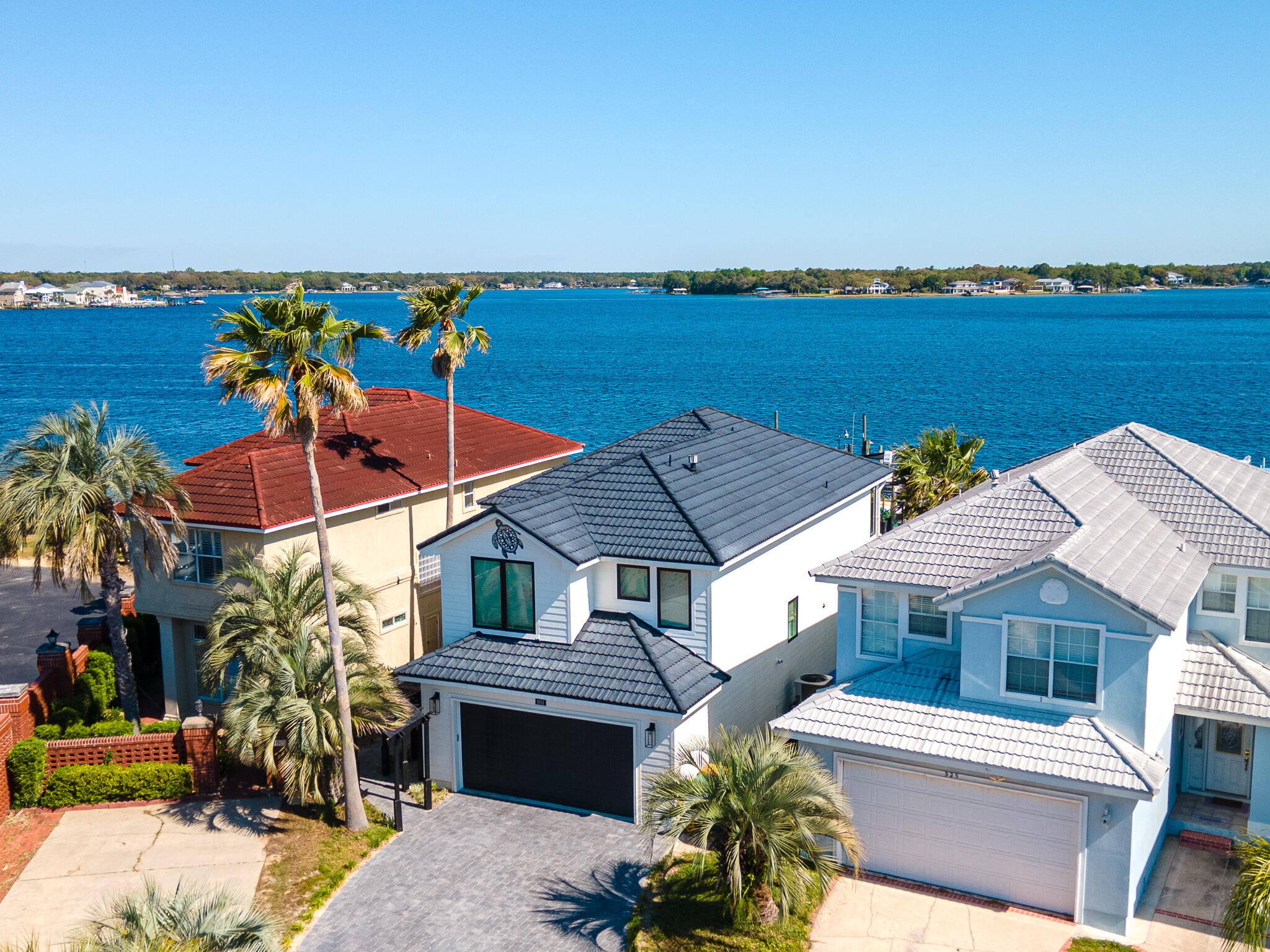 LIGHTHOUSE POINTE - Residential