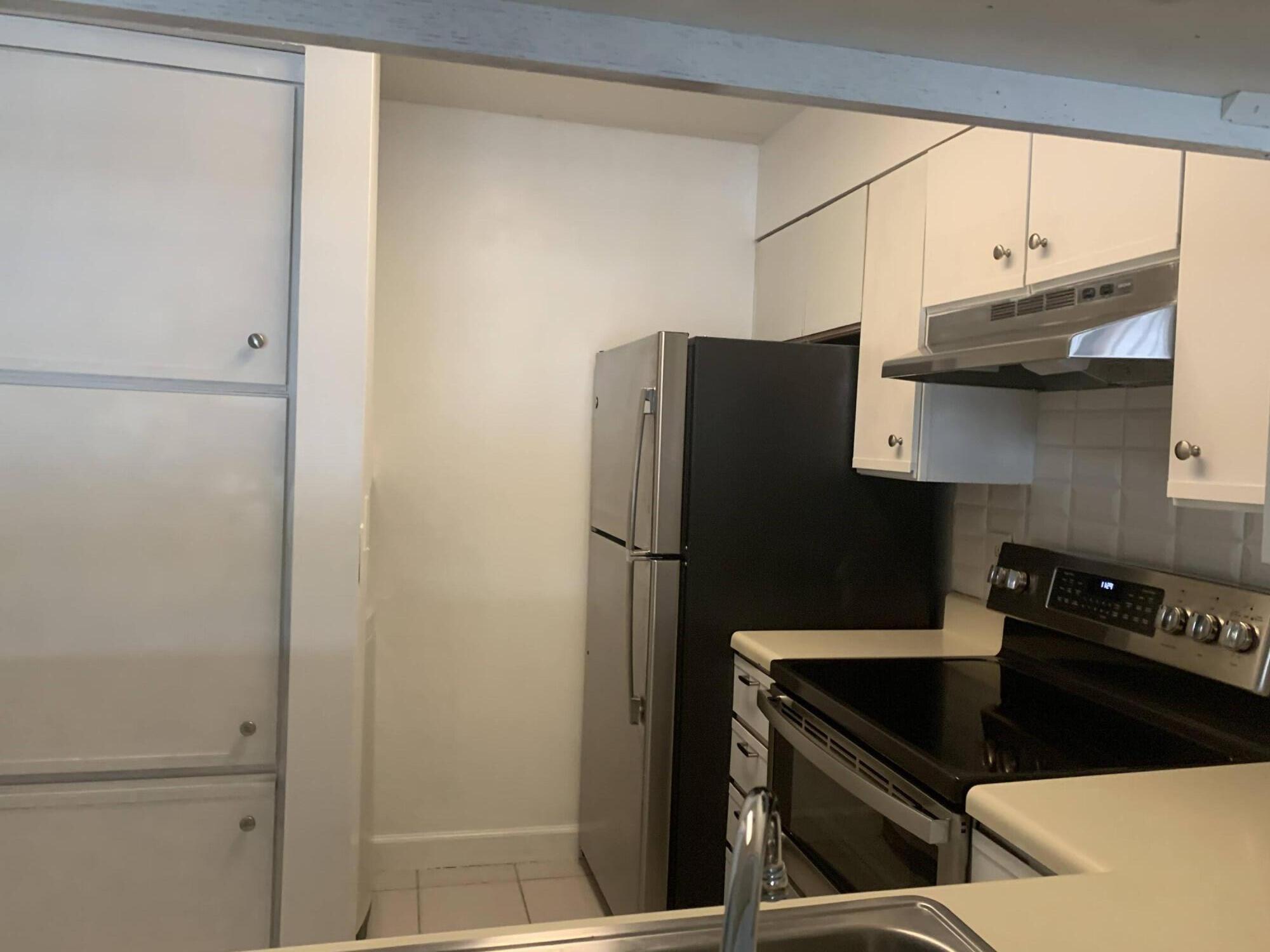 LAKESIDE VILLAGE - Residential Lease