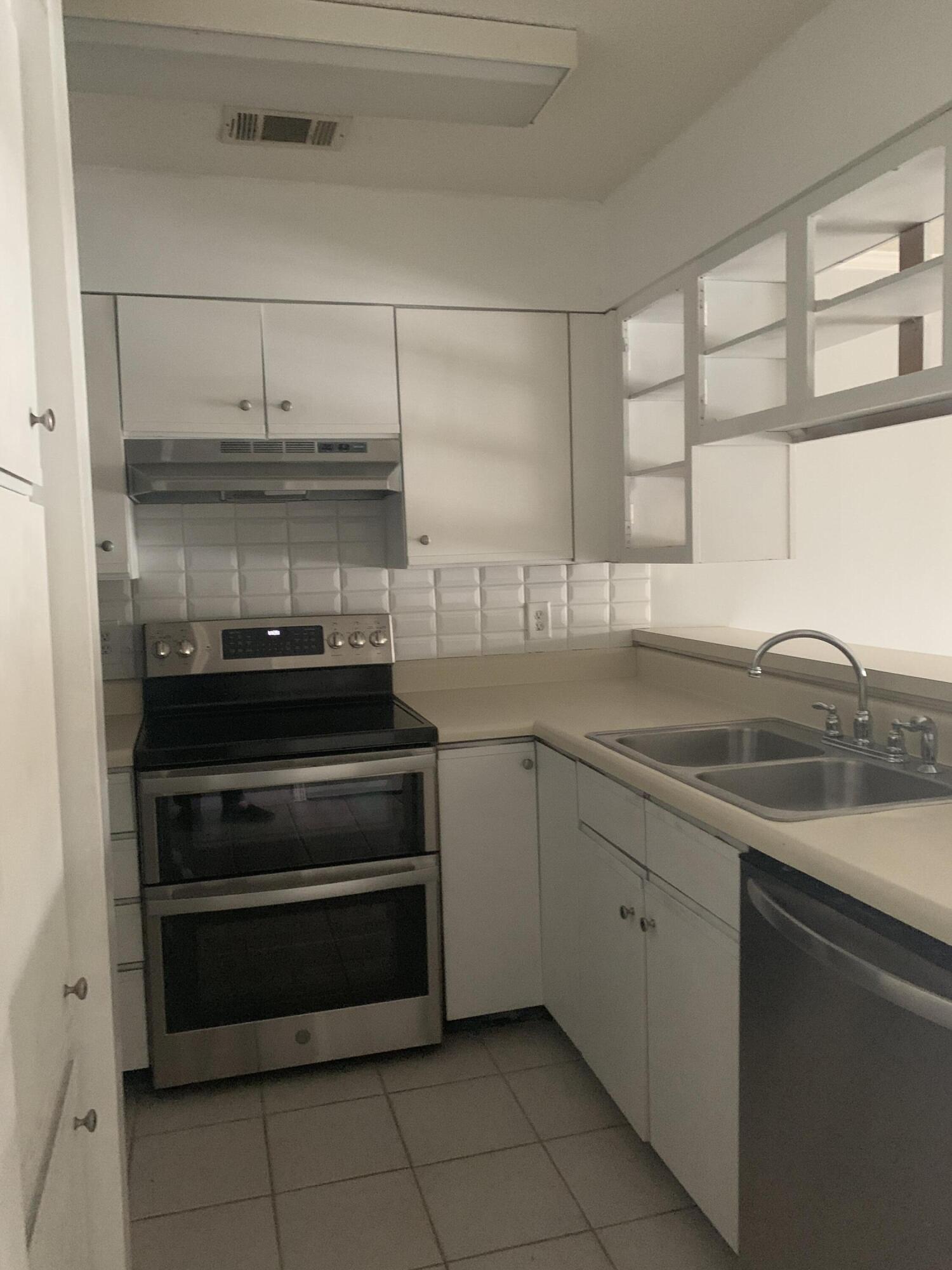 LAKESIDE VILLAGE - Residential Lease