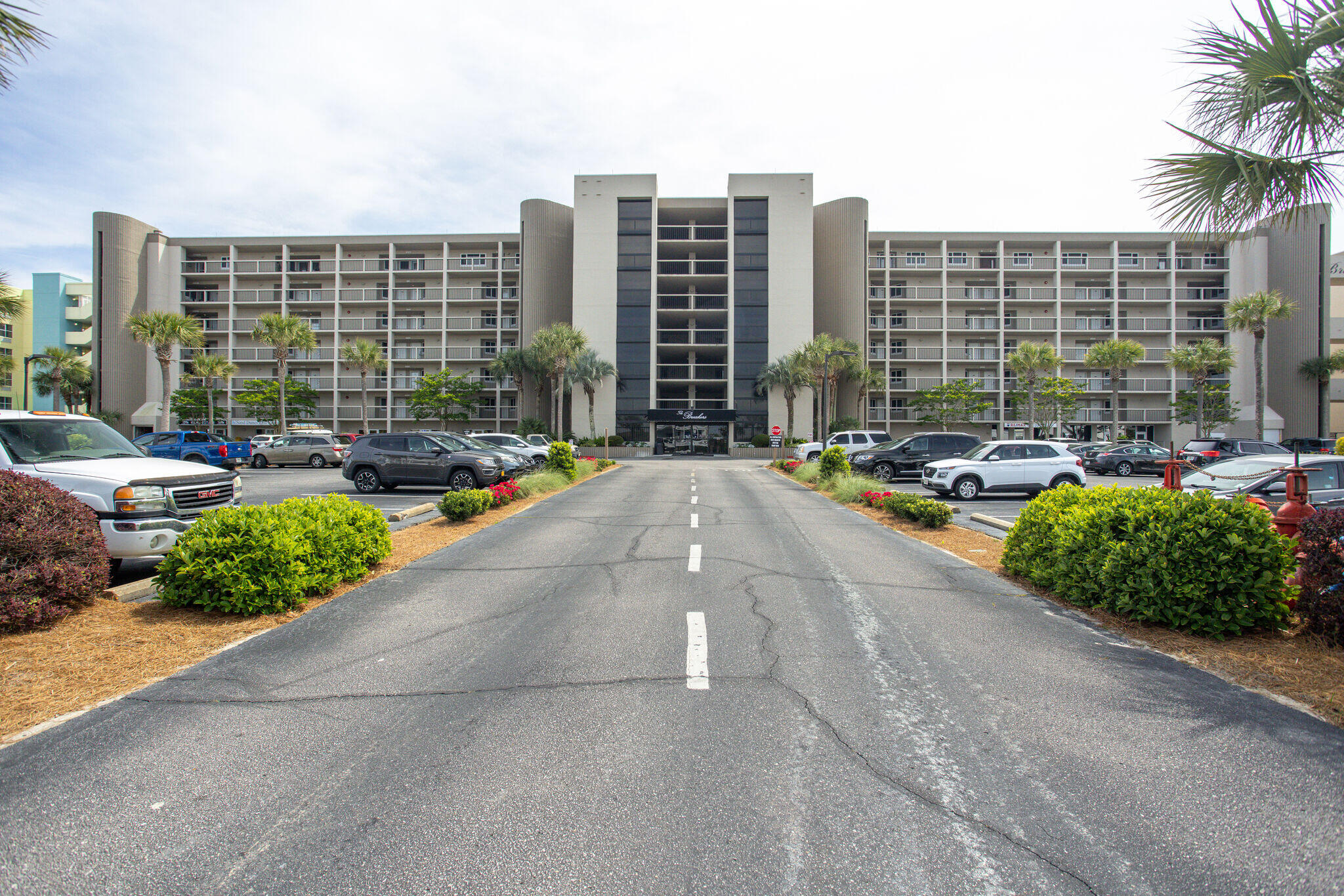 BREAKERS OF FWB PH 11 - Residential